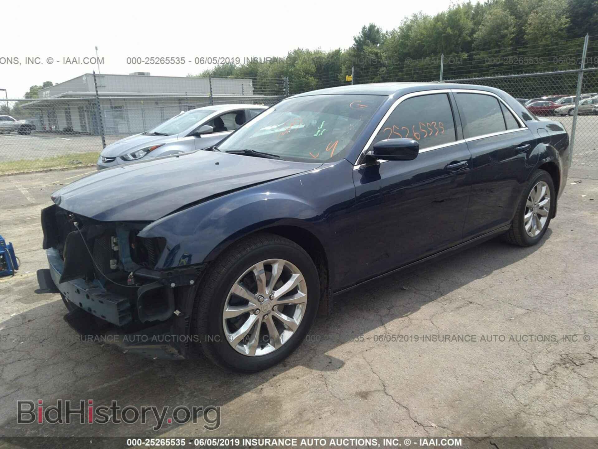 2015 CHRYSLER 300 - VIN: 2C3CCARG4FH830905 - Фото 2