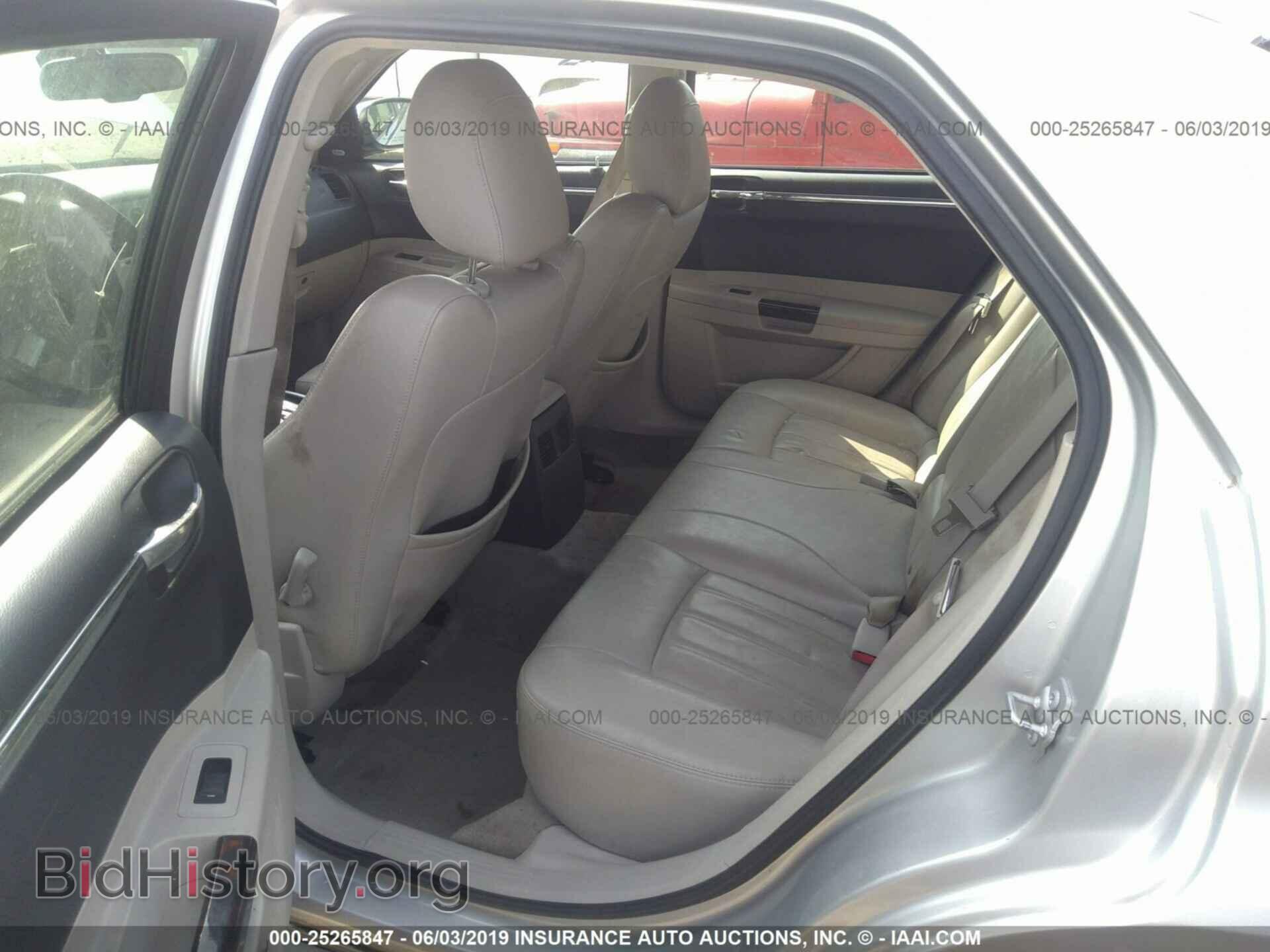 2007 CHRYSLER 300C - VIN: 2C3KA63H97H748461 - Фото 8