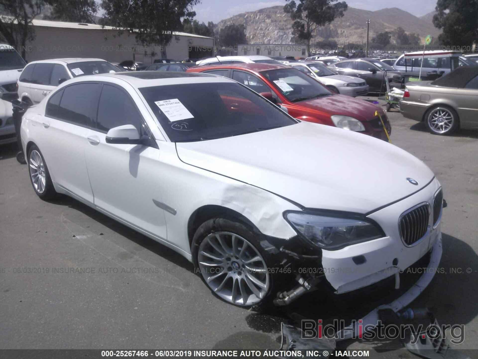 Photo WBAYE8C52DD134000 - BMW 750 2013