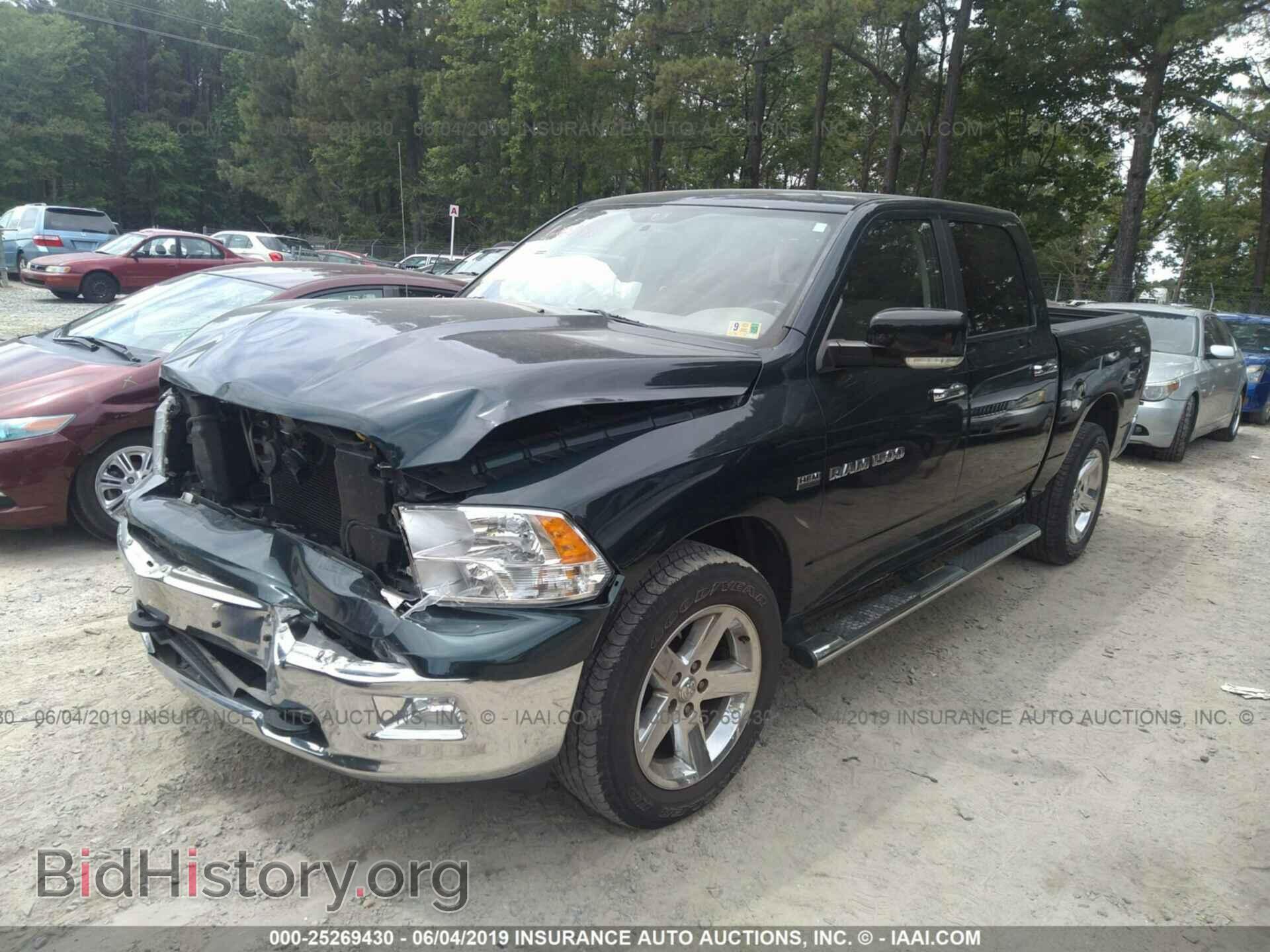 2011 DODGE RAM 1500 - VIN: 1D7RB1CT4BS526268 - Фото 2