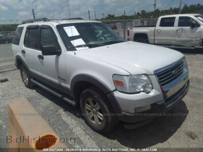 2006 Ford EXPLORER XLT, white — VIN 1FMEU63E76UA85422, IAAI