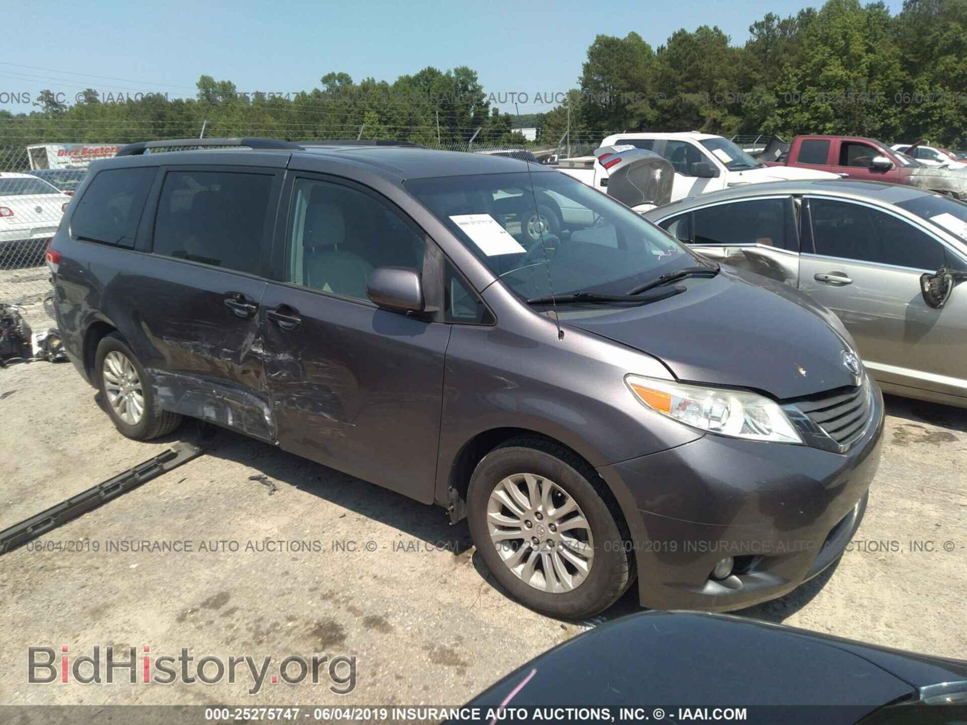 Photo 5TDYK3DC4BS068885 - TOYOTA SIENNA 2011