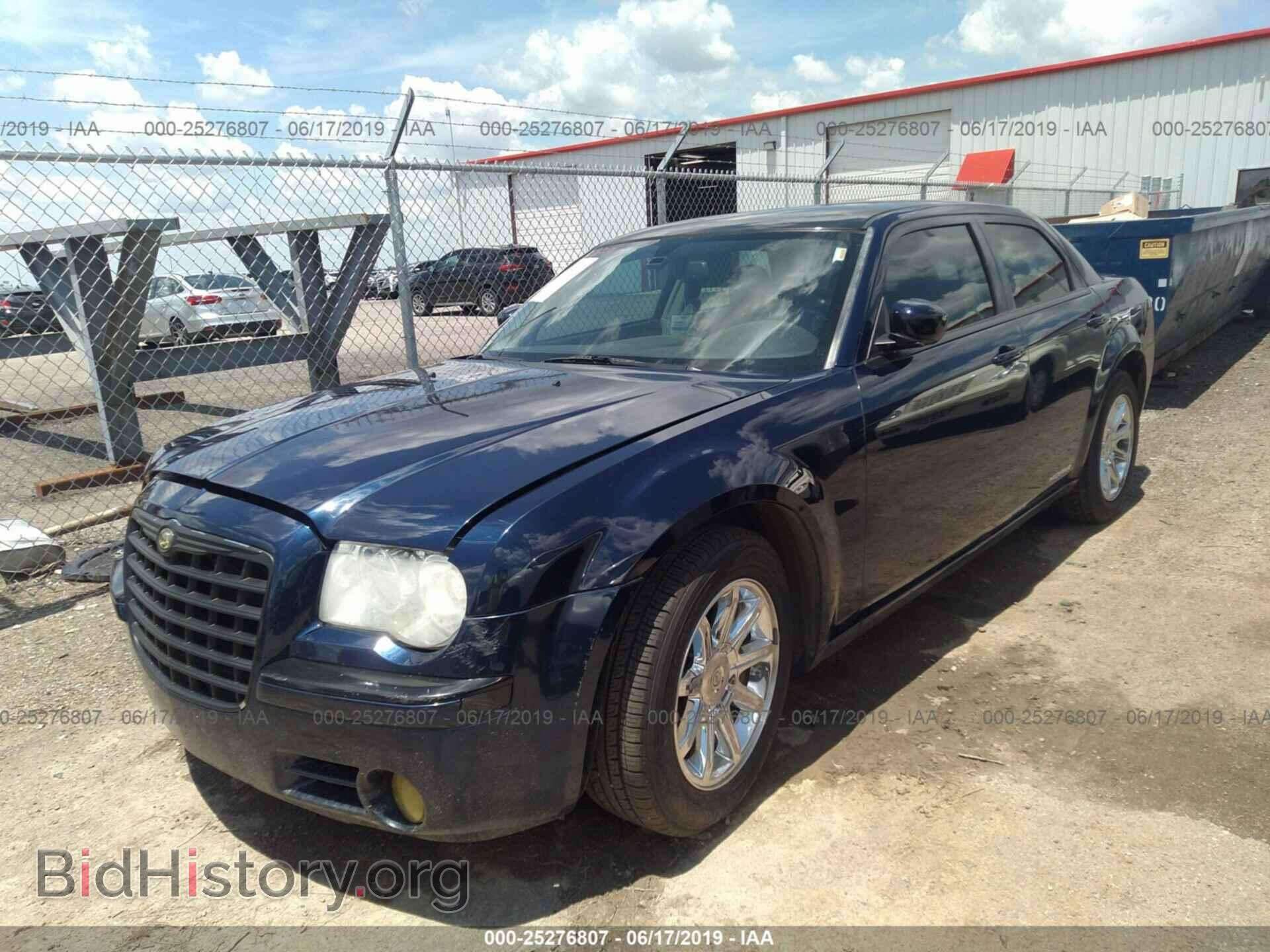 2006 CHRYSLER 300C - VIN: 2C3KA63H06H239177 - Фото 2