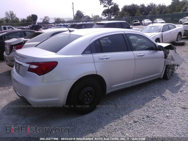 2011 Chrysler 200 (VIN 1C3BC2FG6BN620040) — фото 4 из 10