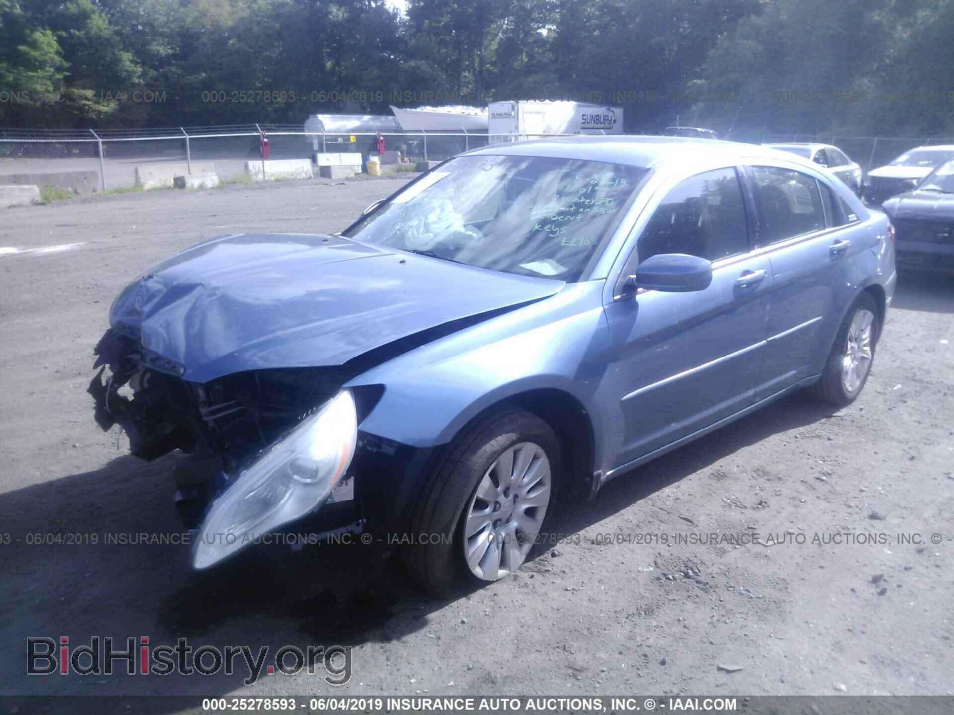 2011 CHRYSLER 200 - VIN: 1C3BC4FBXBN545553 - Photo 2