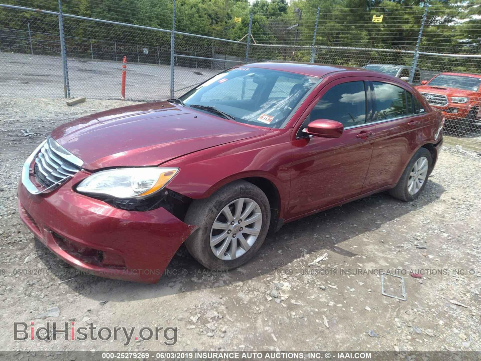 2013 CHRYSLER 200 - VIN: 1C3CCBBG6DN528522 - Фото 2