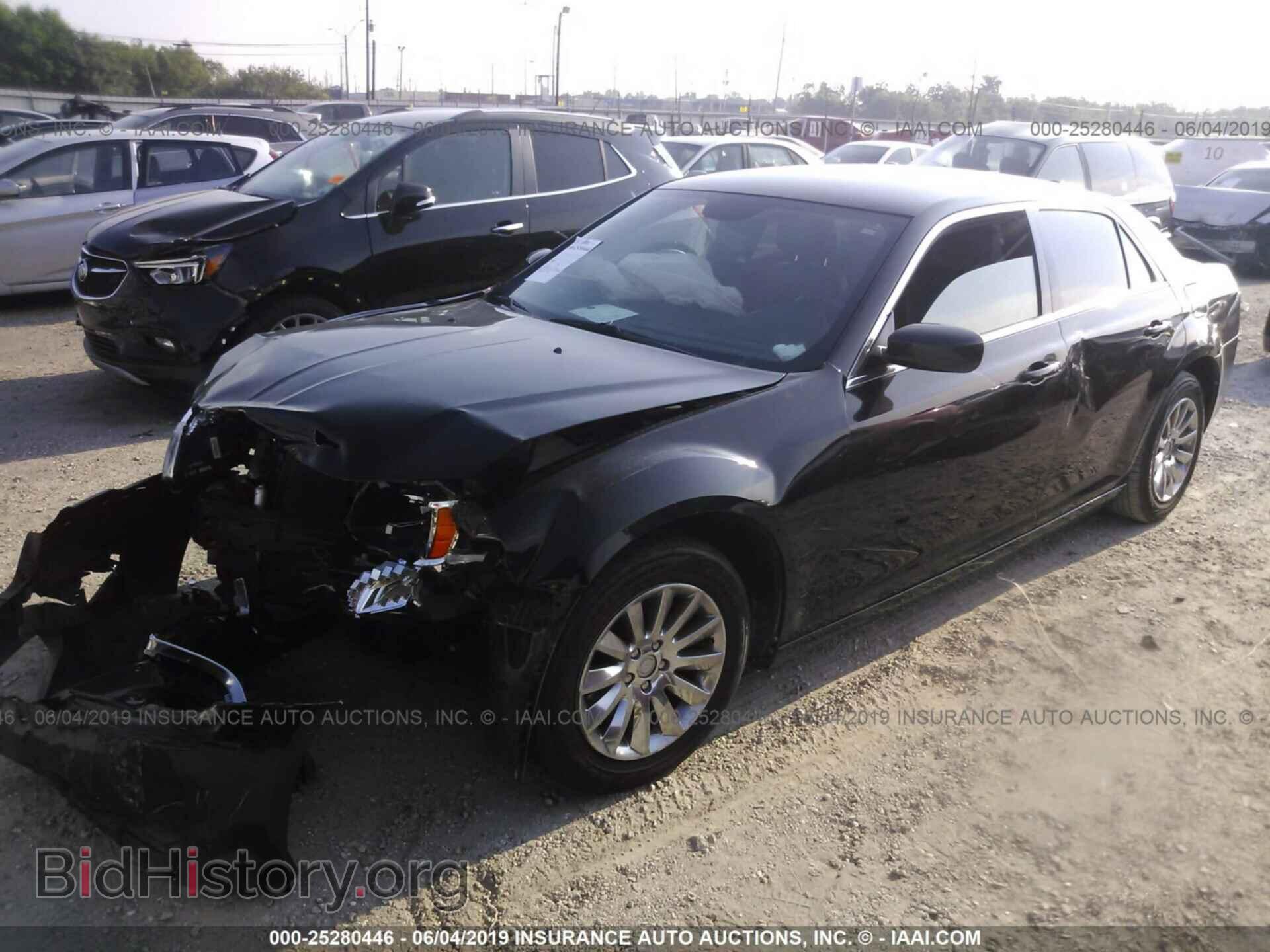 2014 CHRYSLER 300 - VIN: 2C3CCAAG8EH127866 - Фото 2