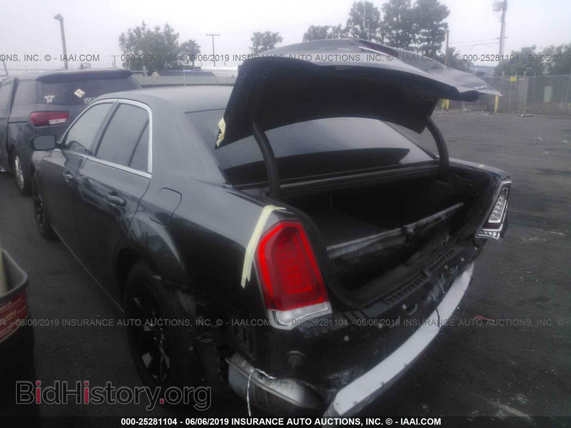 2016 CHRYSLER 300 - VIN: 2C3CCAAGXGH220214 - Фото 3