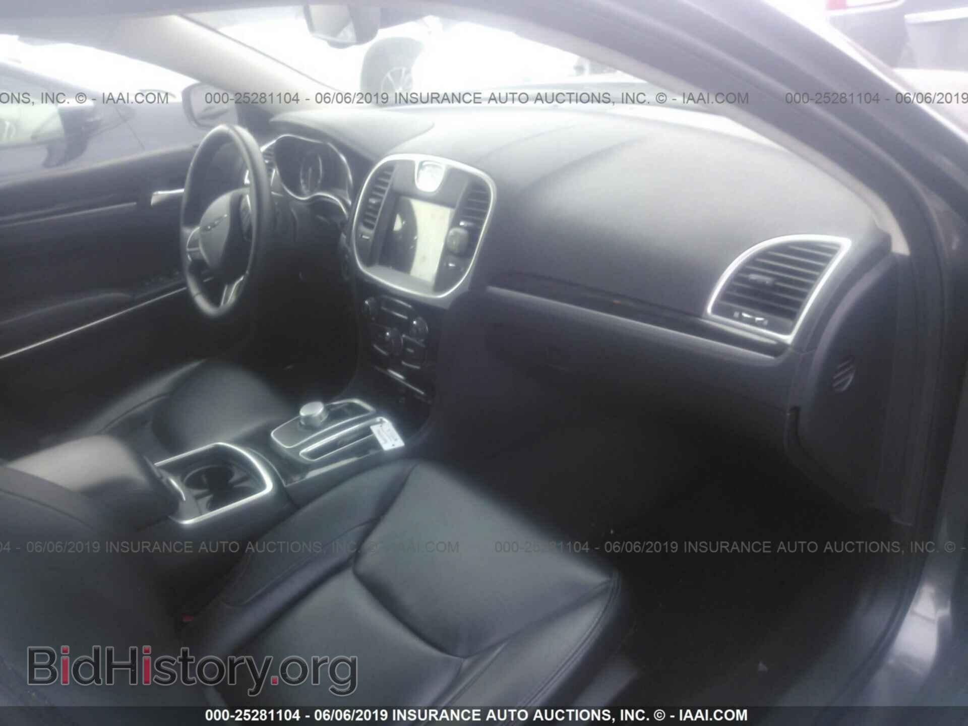 2016 CHRYSLER 300 - VIN: 2C3CCAAGXGH220214 - Фото 5