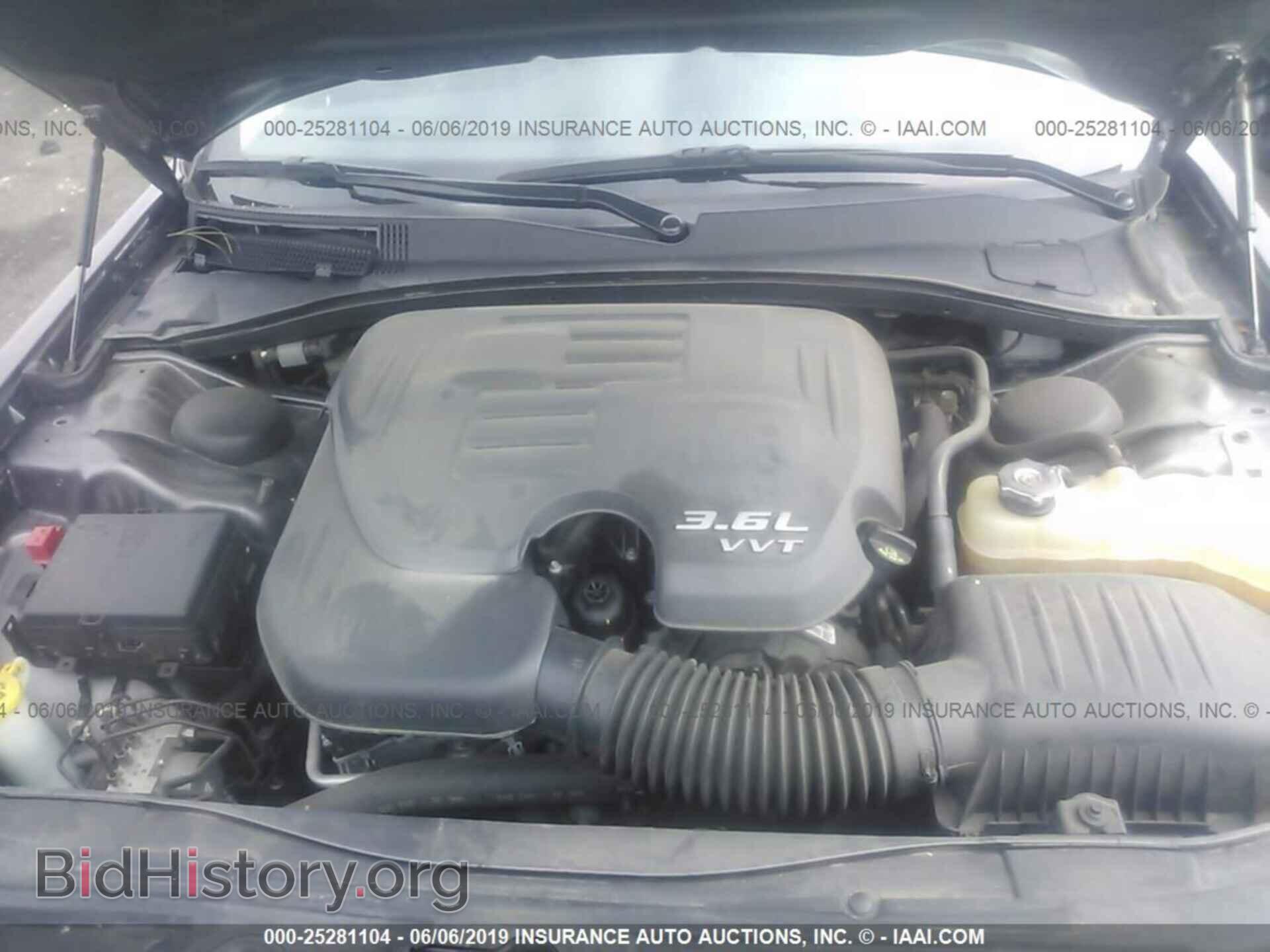 2016 CHRYSLER 300 - VIN: 2C3CCAAGXGH220214 - Фото 10