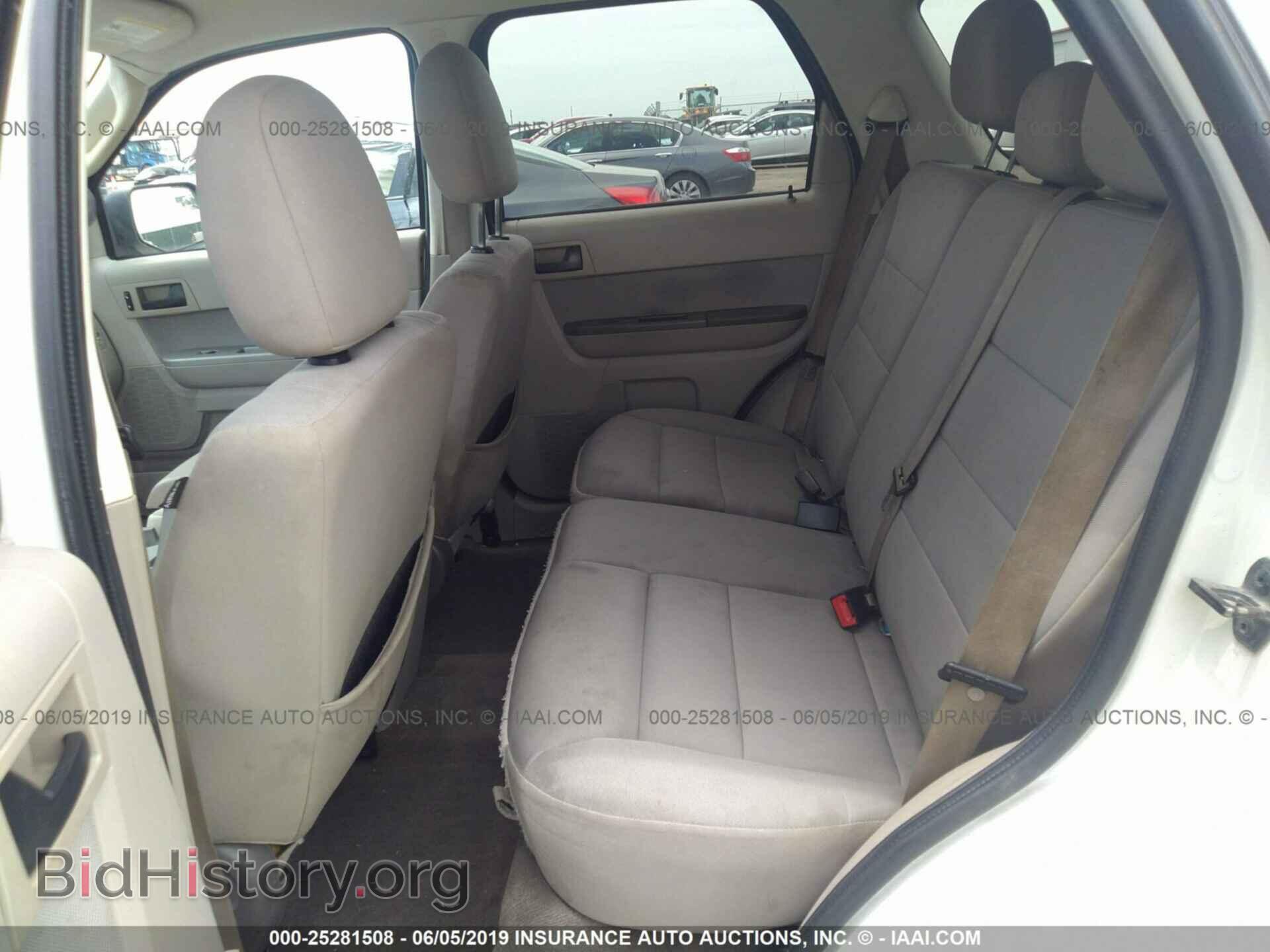2011 FORD ESCAPE - VIN: 1FMCU0D77BKA82854 - Фото 8