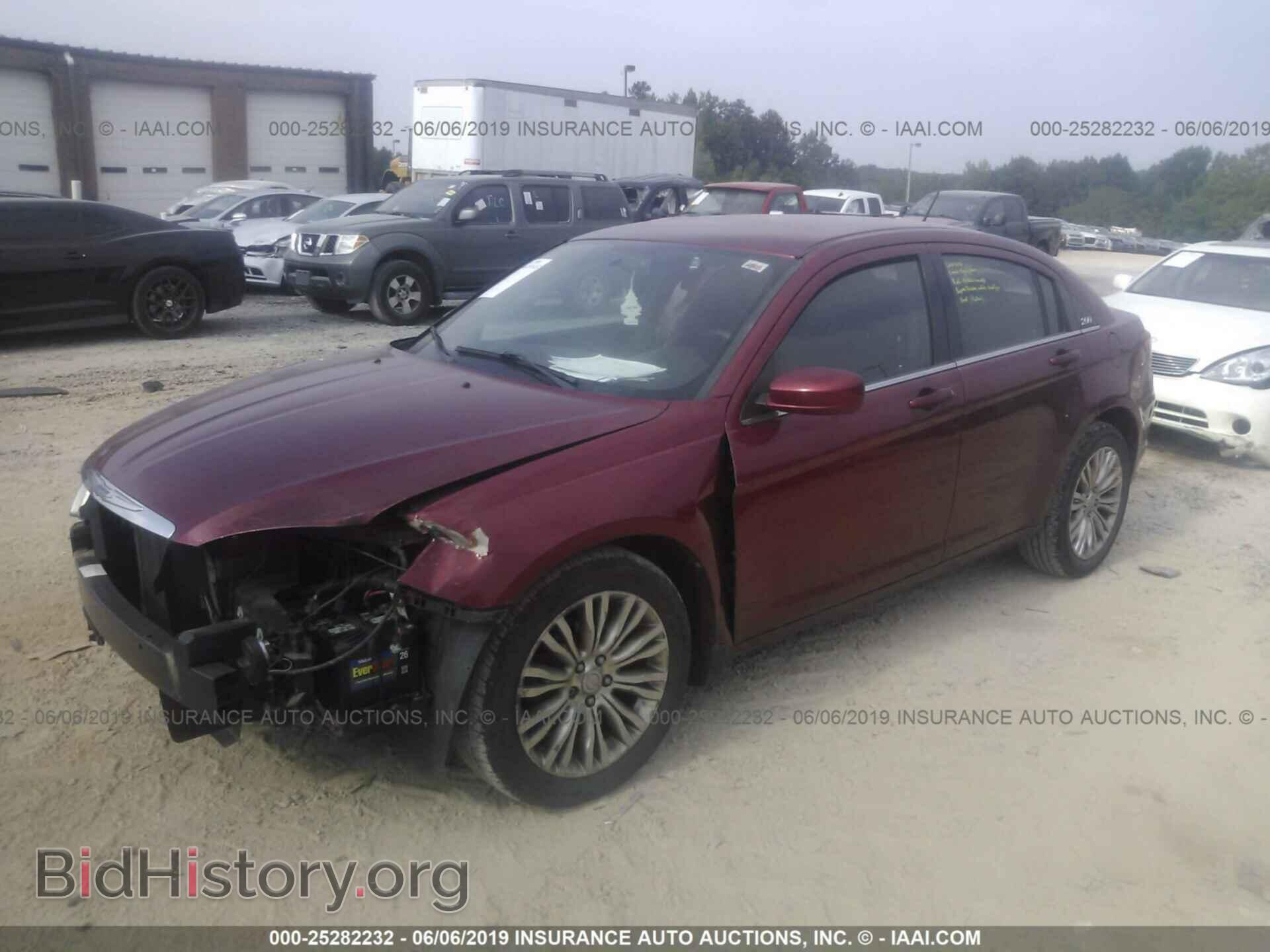 2012 CHRYSLER 200 - VIN: 1C3CCBABXCN135157 - Фото 2