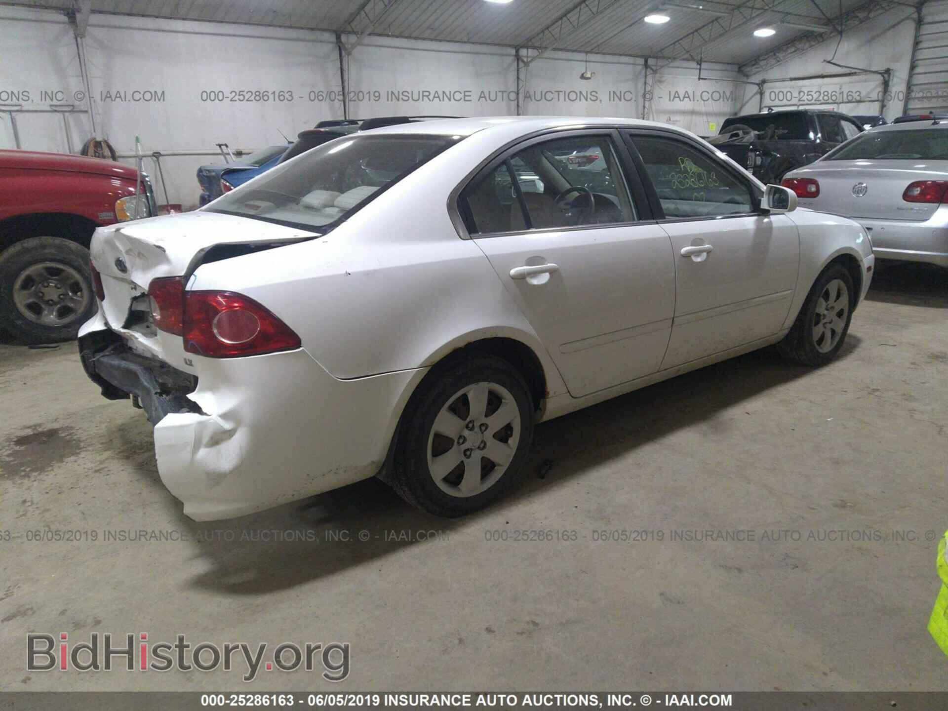 2007 KIA OPTIMA - VIN: KNAGE123775142174 - Photo 4