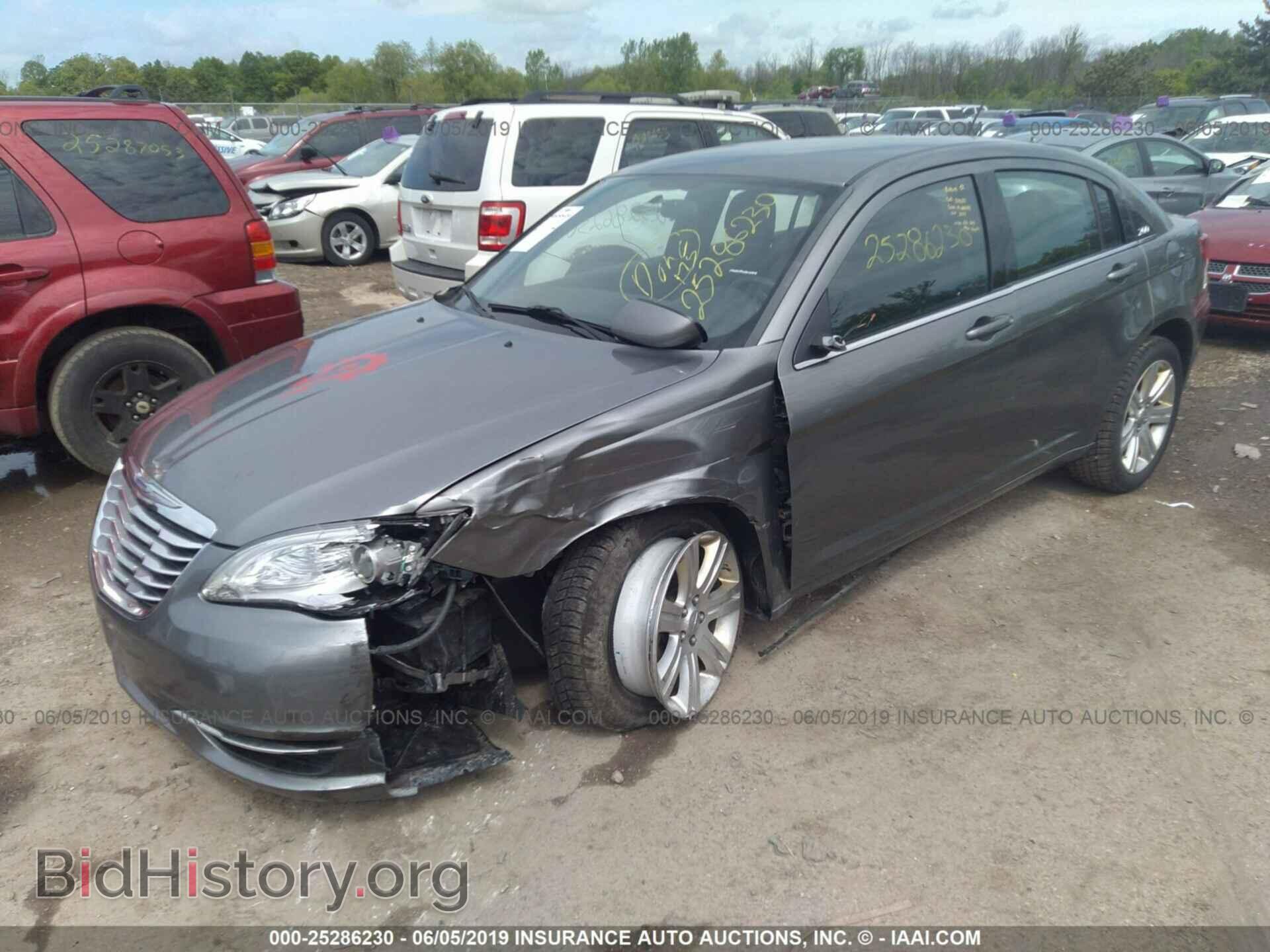 2011 CHRYSLER 200 - VIN: 1C3BC1FBXBN615177 - Фото 2