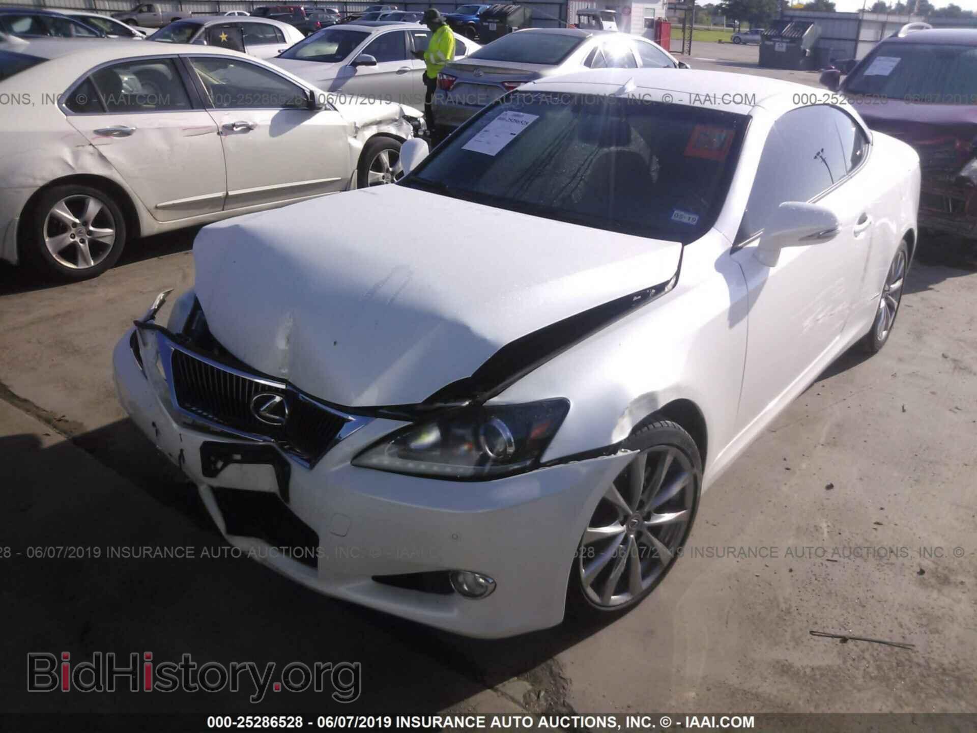 2014 LEXUS IS - VIN: JTHFF2C27E2531806 - Photo 2