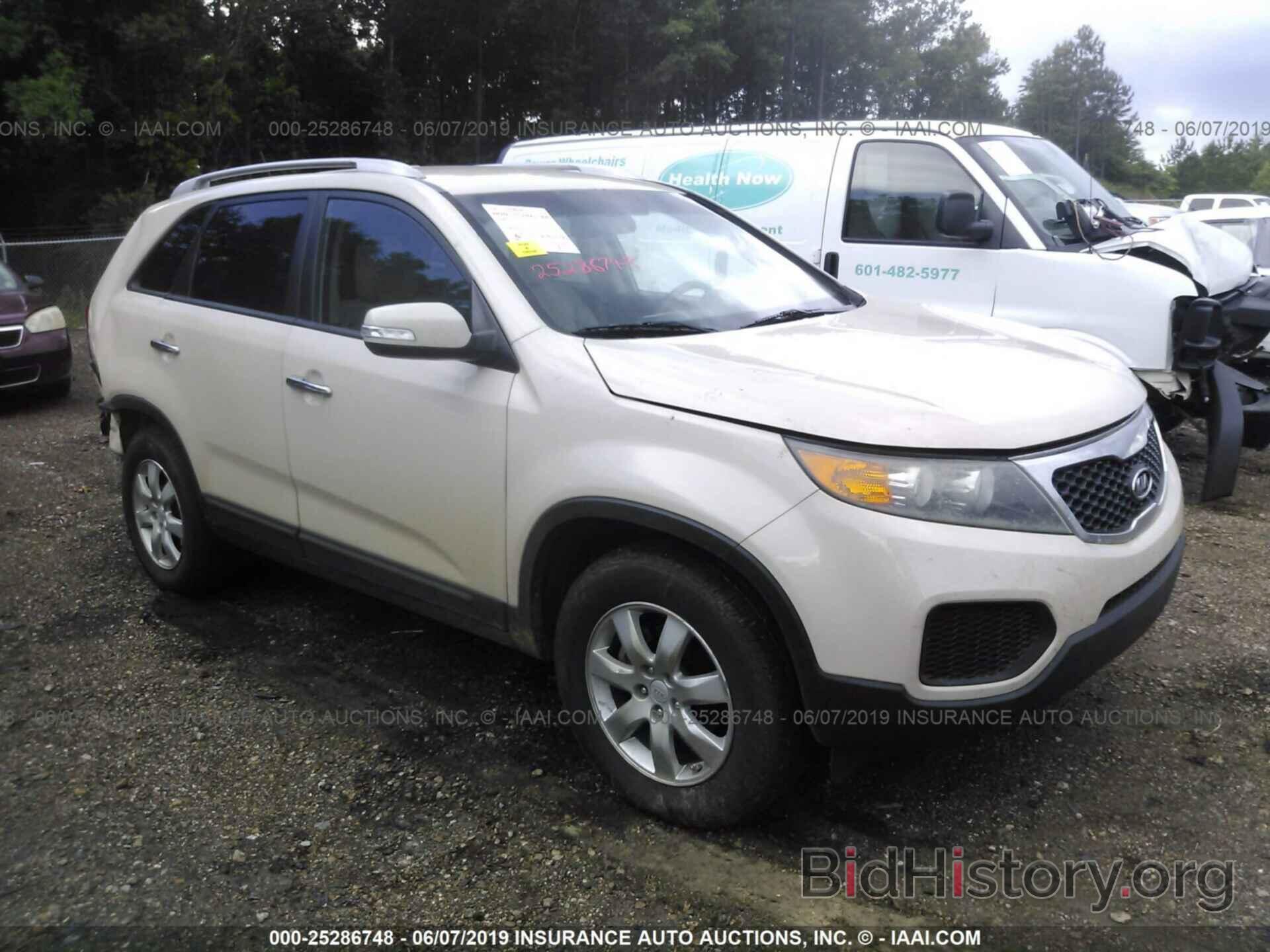 Photo 5XYKT4A24BG164582 - KIA SORENTO 2011