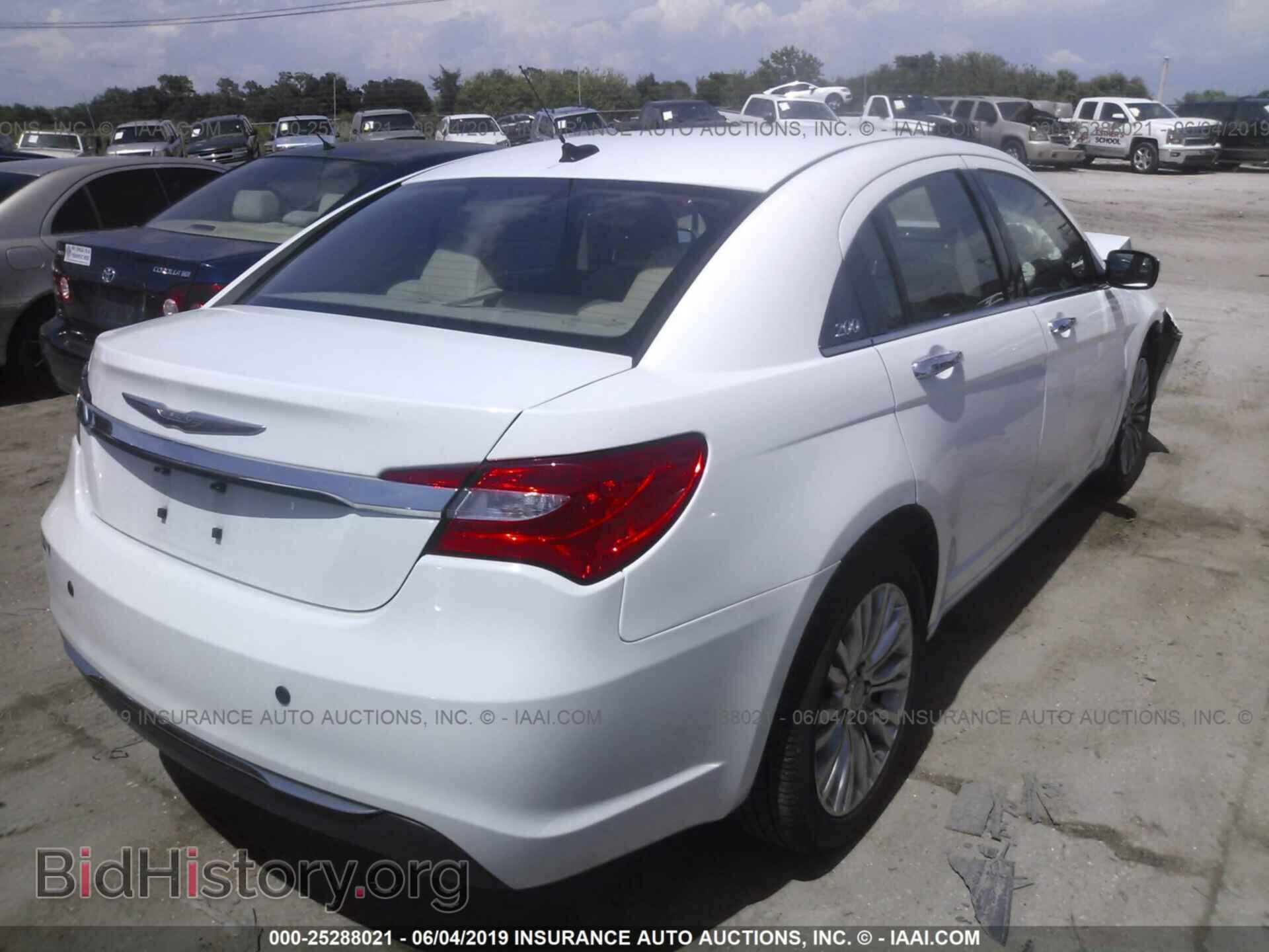 2011 CHRYSLER 200 - VIN: 1C3BC2FGXBN581100 - Фото 4