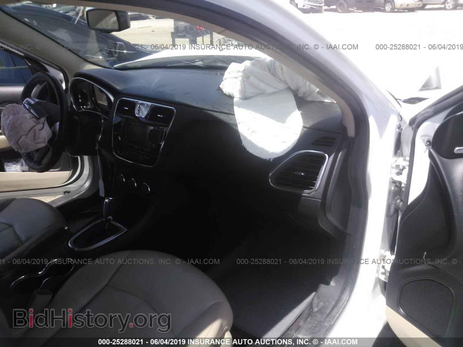 2011 CHRYSLER 200 - VIN: 1C3BC2FGXBN581100 - Фото 5