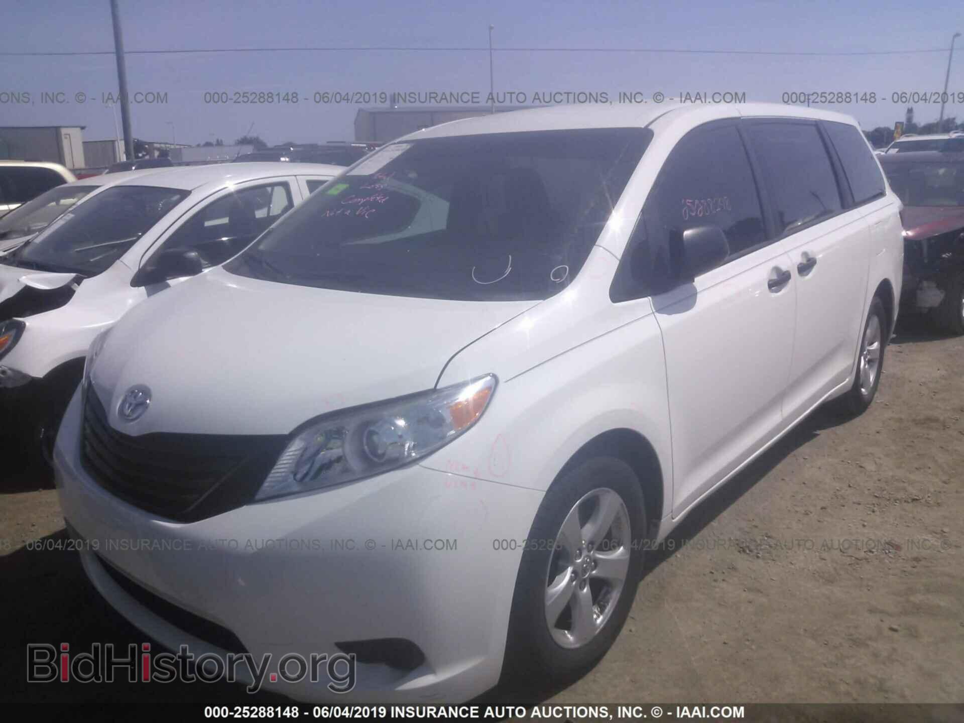 2017 TOYOTA SIENNA - VIN: 5TDZZ3DC3HS806541 - Фото 2