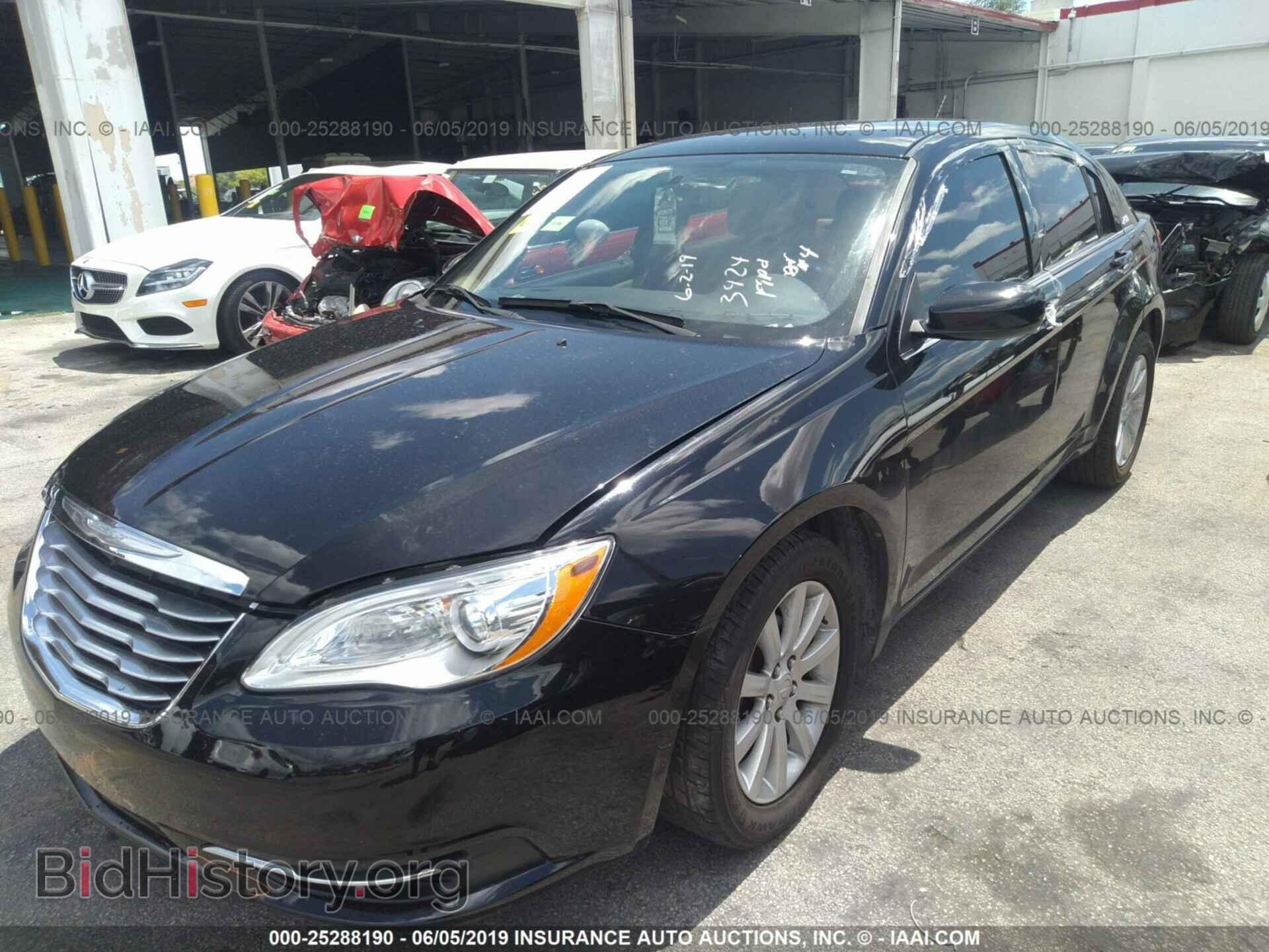 2013 CHRYSLER 200 - VIN: 1C3CCBBBXDN633424 - Фото 2