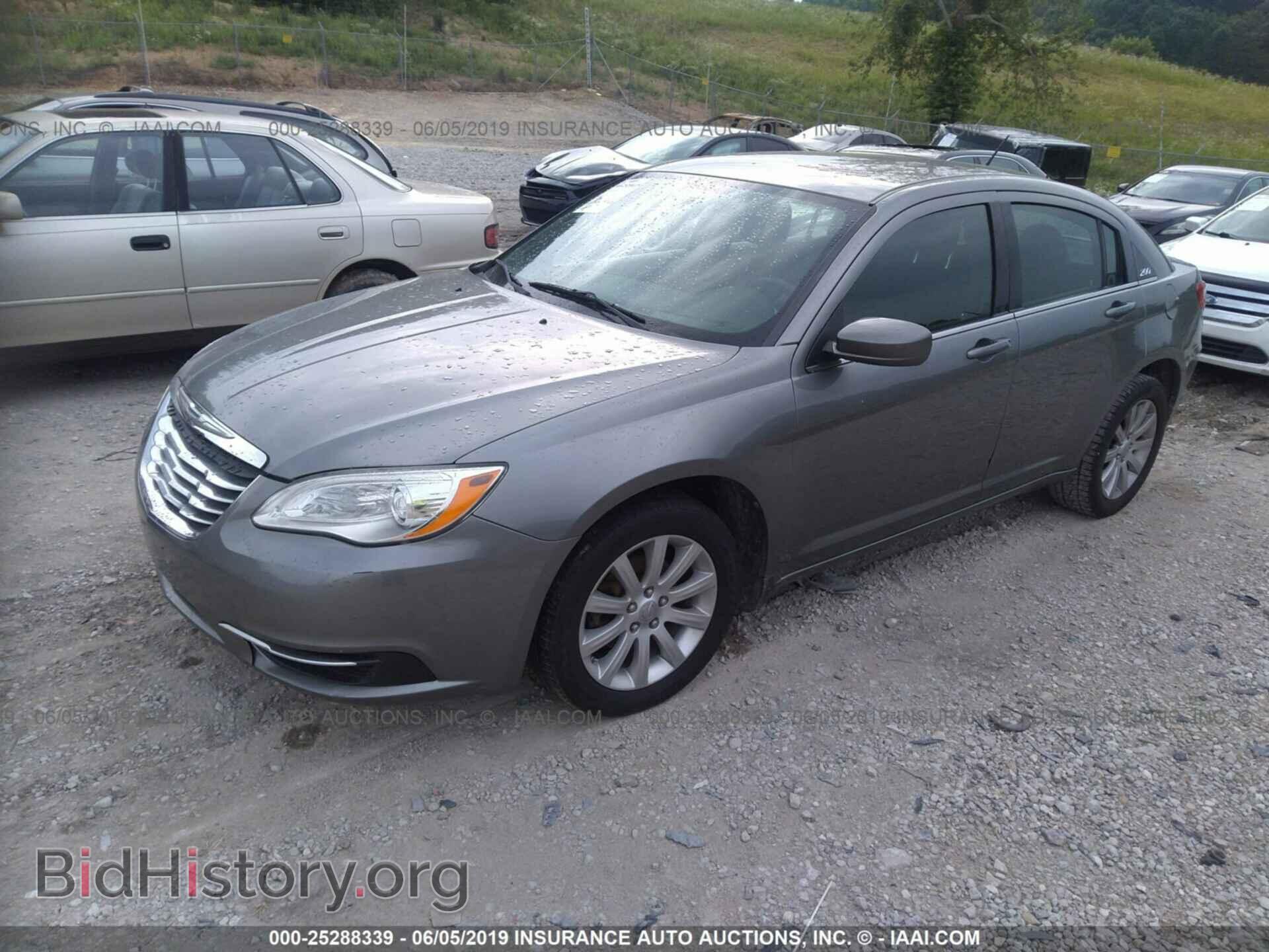 2011 CHRYSLER 200 - VIN: 1C3BC1FB3BN577498 - Фото 2