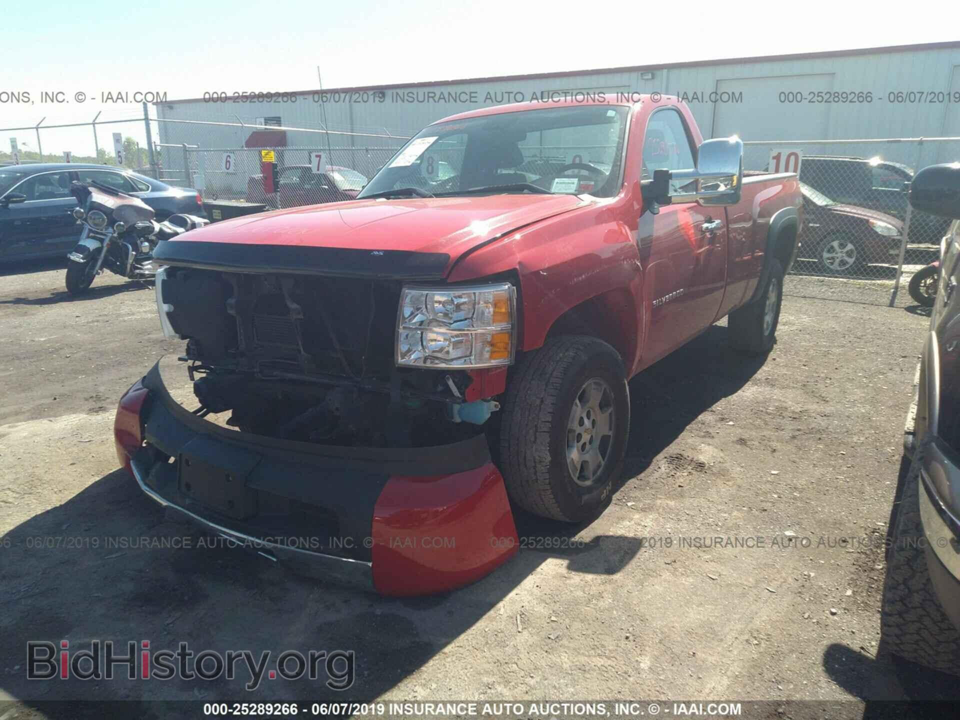 2011 CHEVROLET SILVERADO - VIN: 1GCNKPEAXBZ367996 - Фото 2