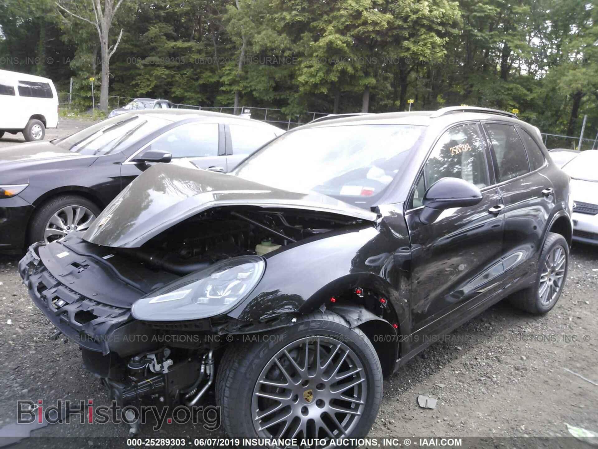 2017 PORSCHE CAYENNE - VIN: WP1AA2A20HKA82663 - Фото 2