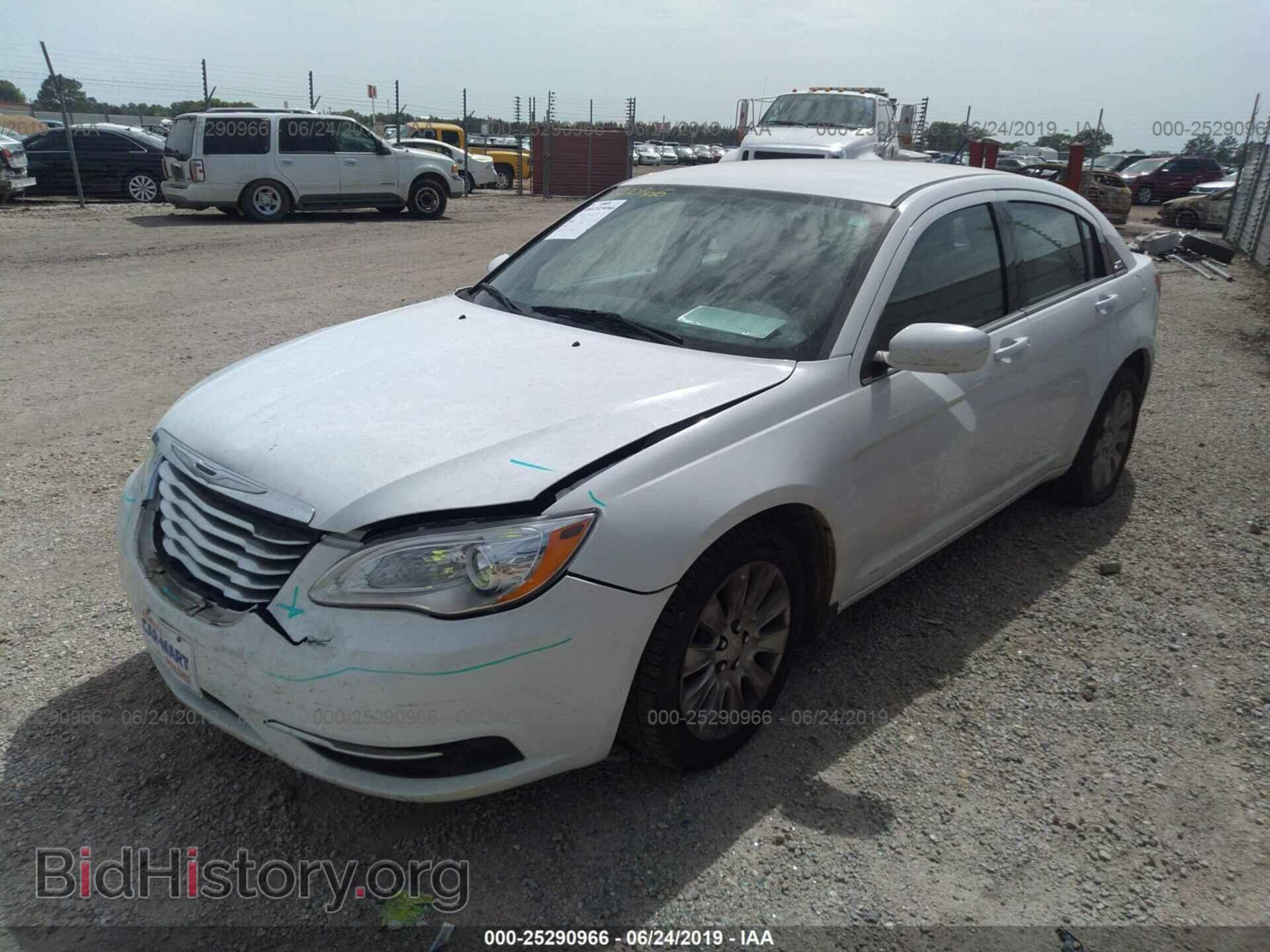 2014 CHRYSLER 200 - VIN: 1C3CCBABXEN195149 - Фото 2