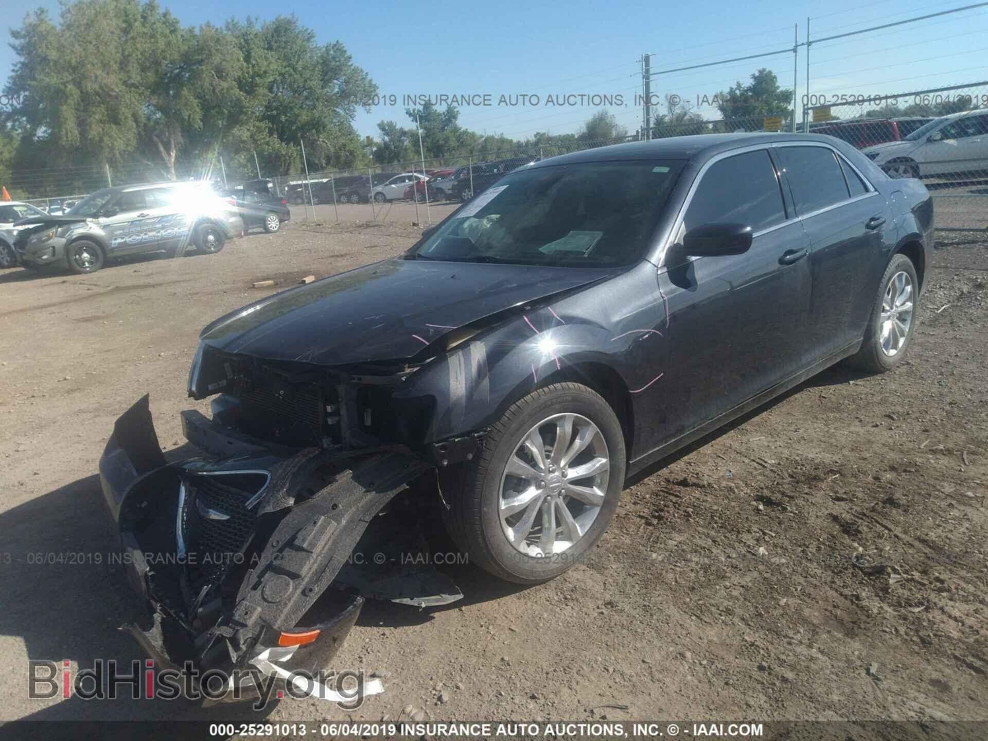 2017 CHRYSLER 300 - VIN: 2C3CCARG1HH608762 - Фото 2