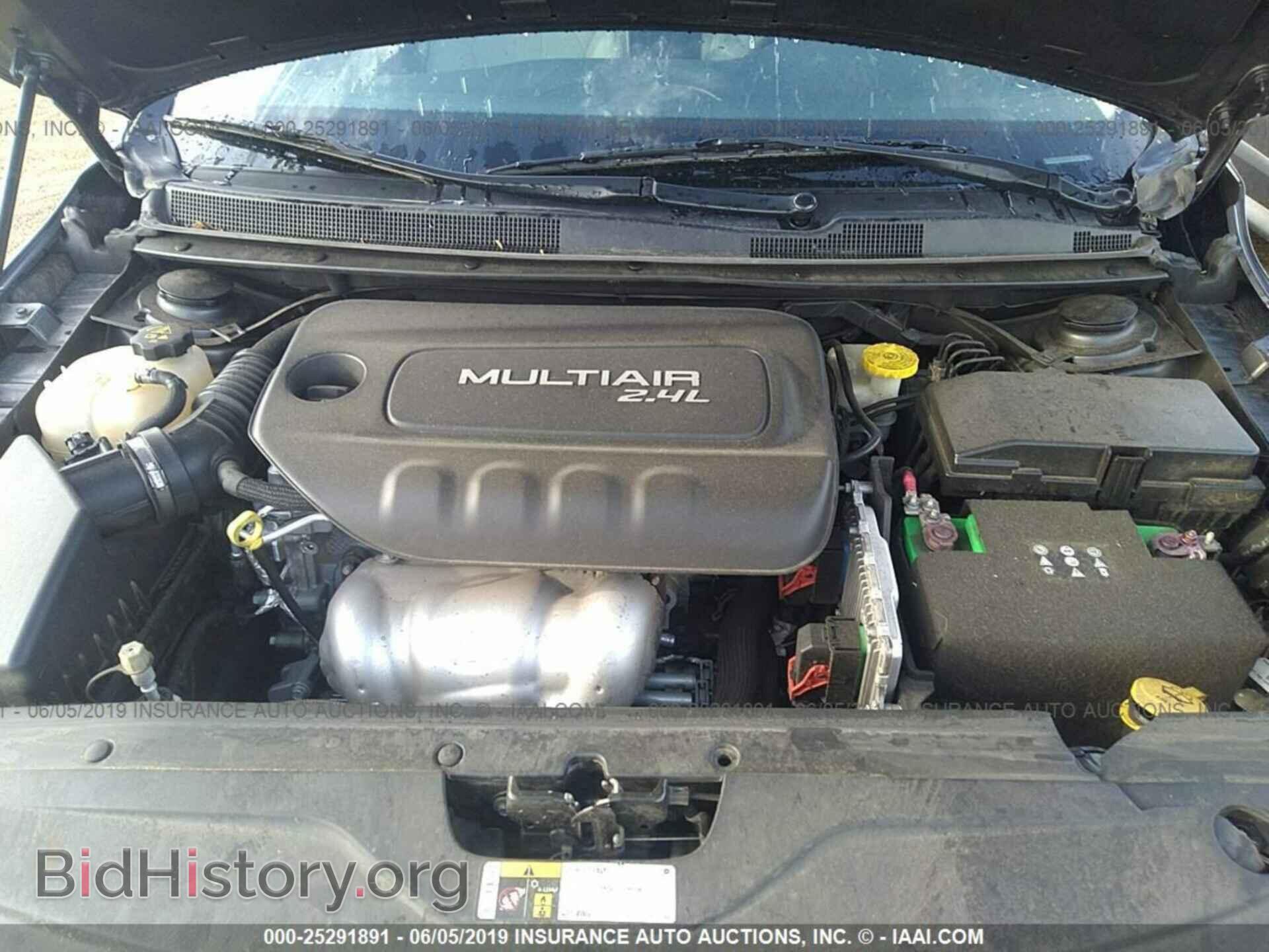2016 CHRYSLER 200 - VIN: 1C3CCCAB9GN126770 - Фото 10