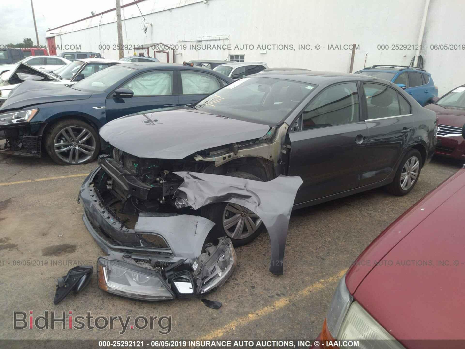 2017 VOLKSWAGEN JETTA - VIN: 3VW2B7AJ8HM307019 - Photo 2