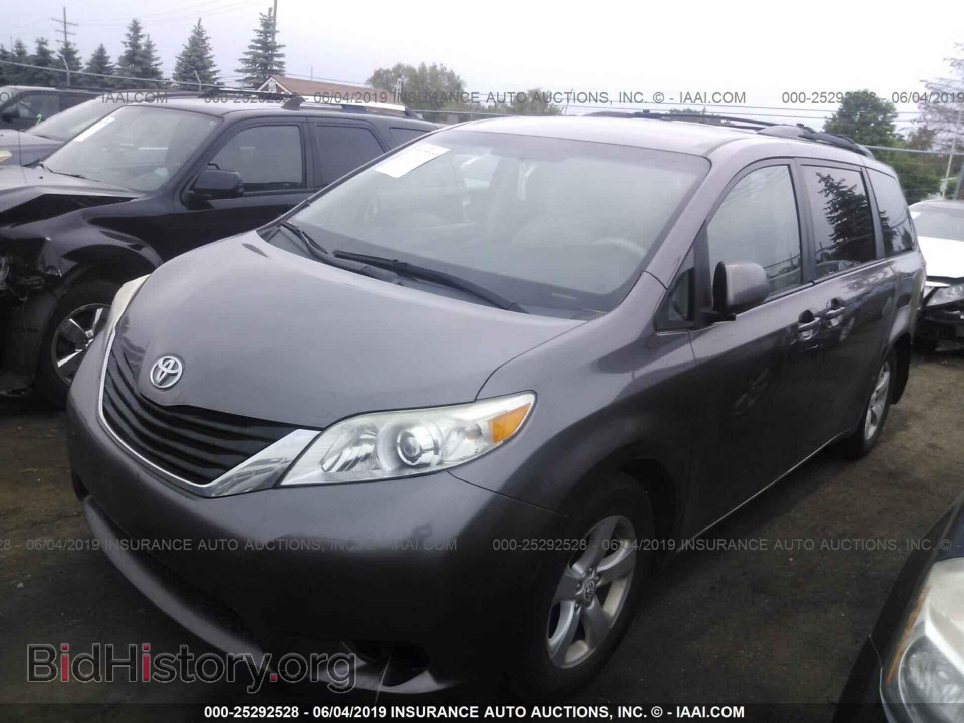 2011 TOYOTA SIENNA - VIN: 5TDKK3DC0BS036747 - Фото 2