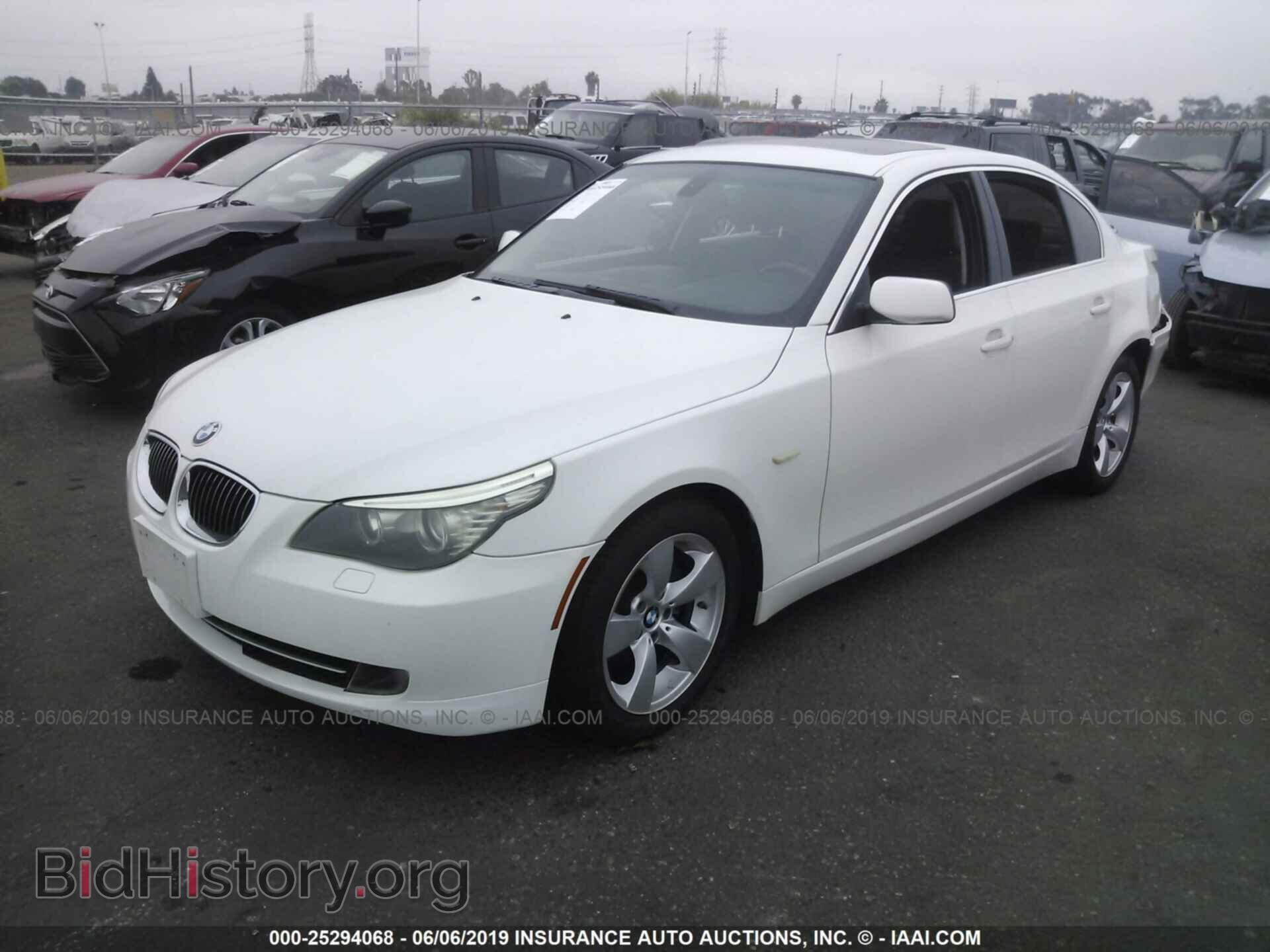 2008 BMW 528 - VIN: WBANU53568CT04701 - Фото 2