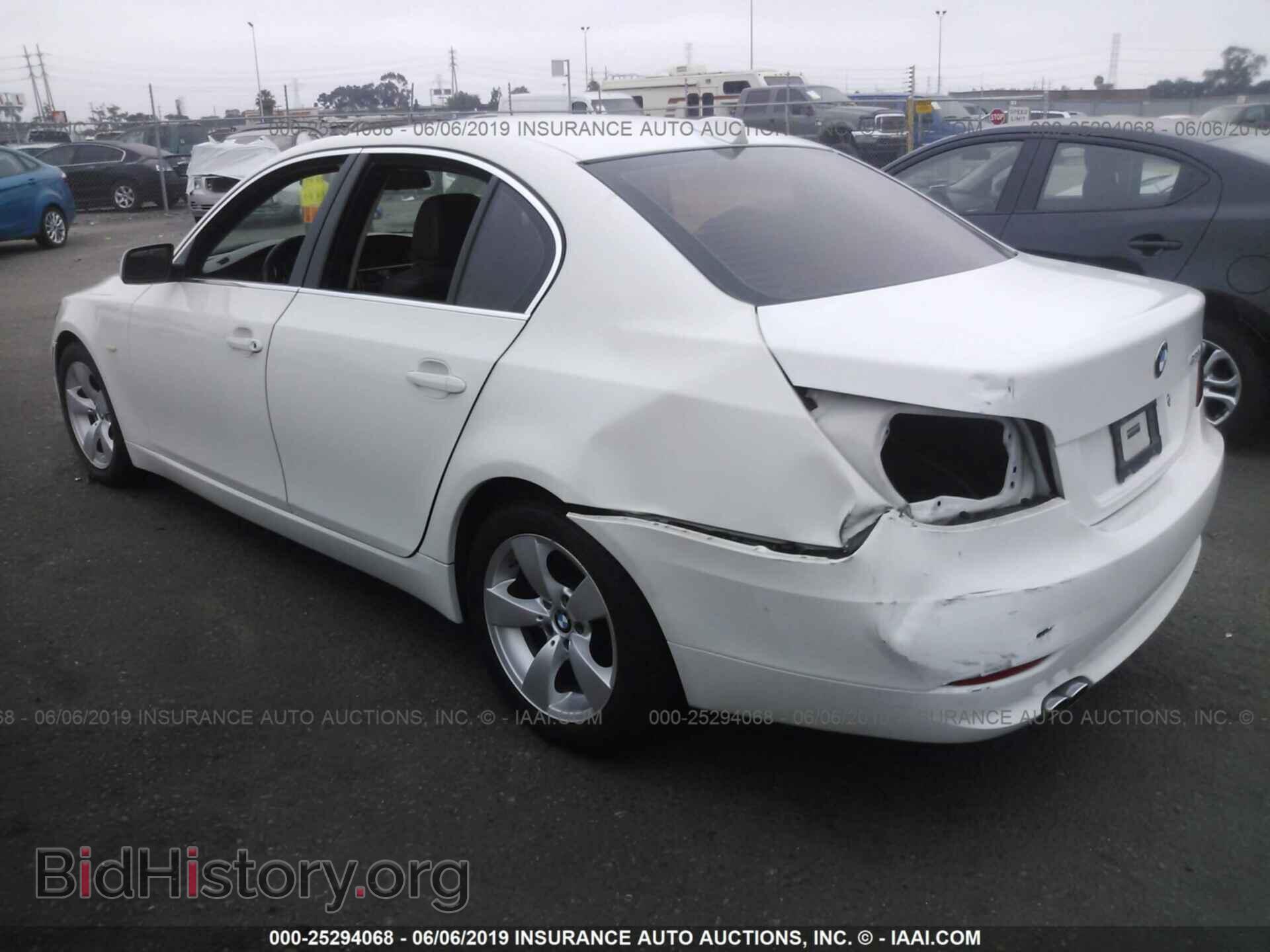 2008 BMW 528 - VIN: WBANU53568CT04701 - Фото 3
