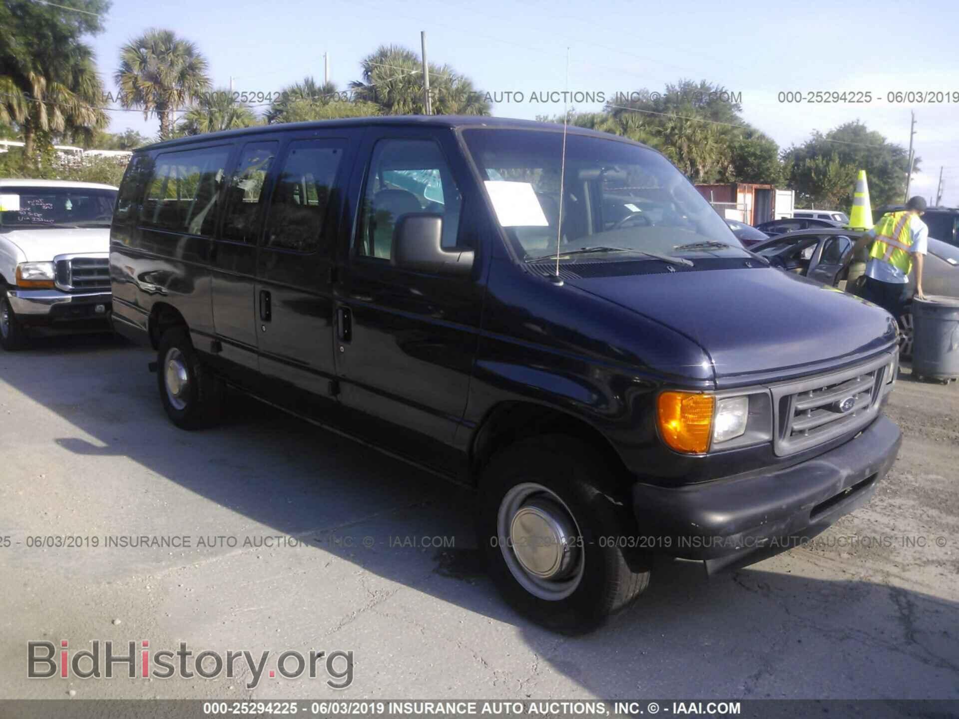 Photo 1FBSS31L43HB13778 - FORD ECONOLINE 2003