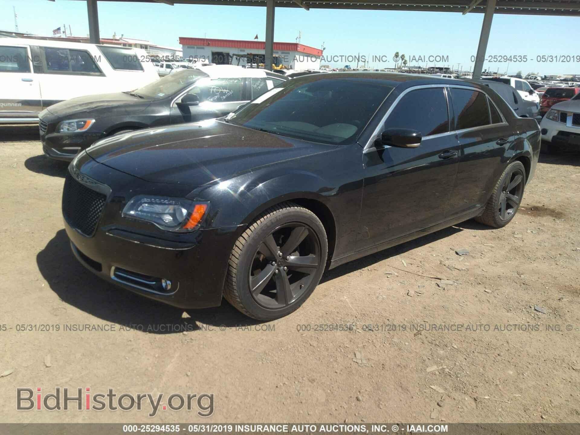 2013 CHRYSLER 300 - VIN: 2C3CCABG3DH532823 - Фото 2
