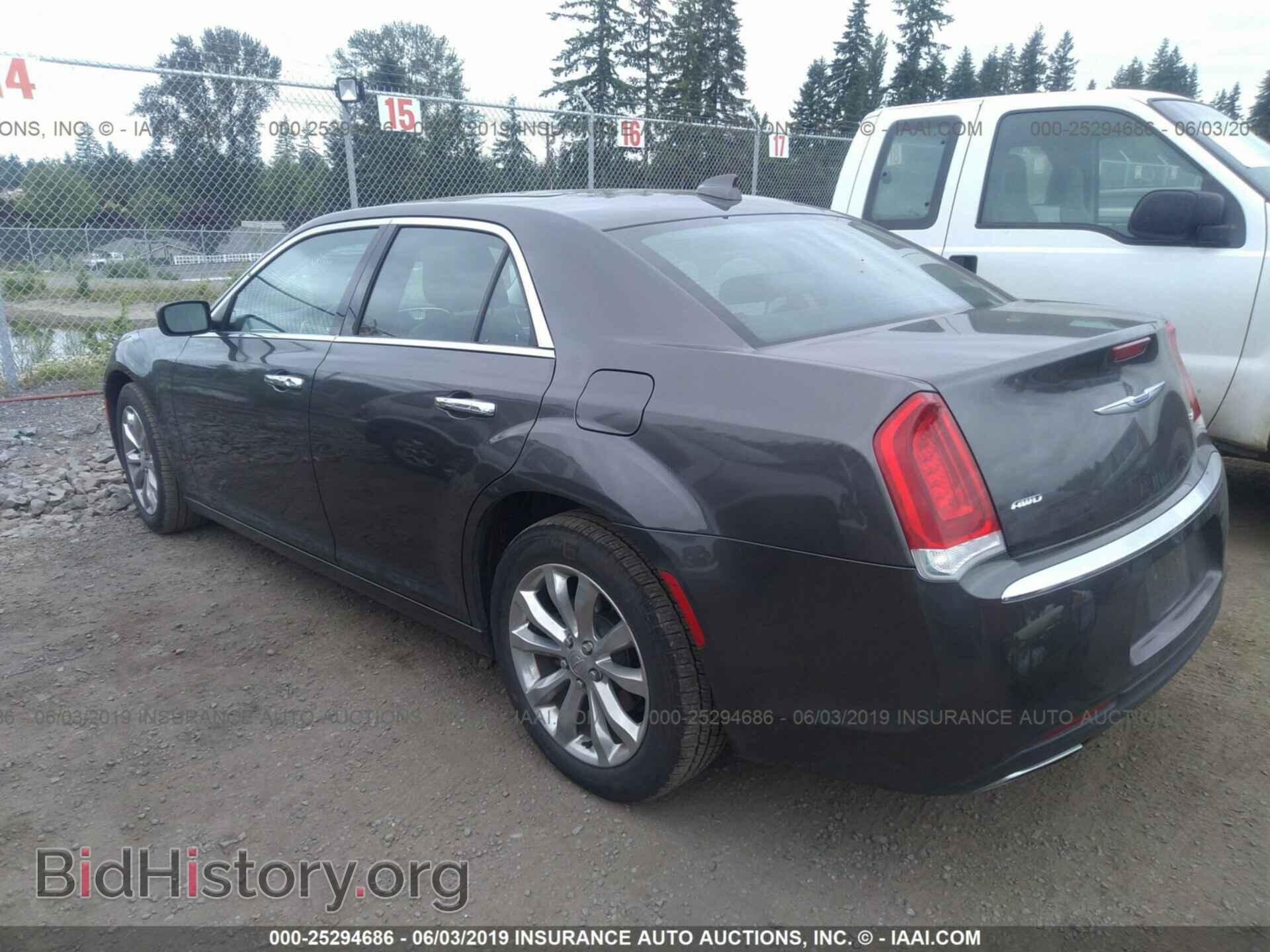 2018 CHRYSLER 300 - VIN: 2C3CCAKG1JH250370 - Фото 3
