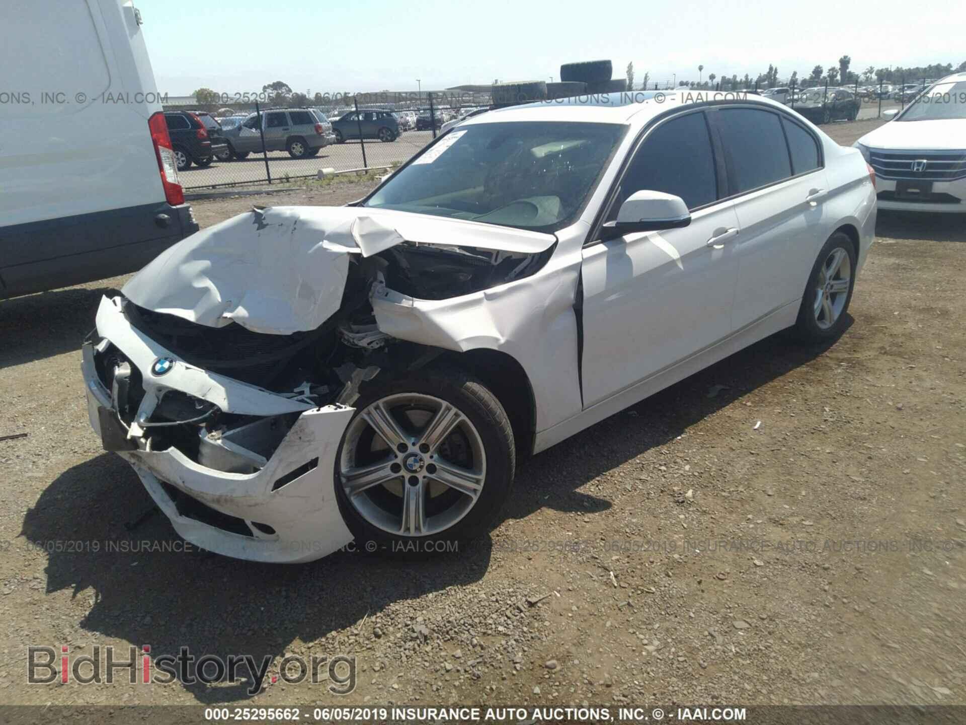 2014 BMW 320 - VIN: WBA3B1C58EK132145 - Фото 2