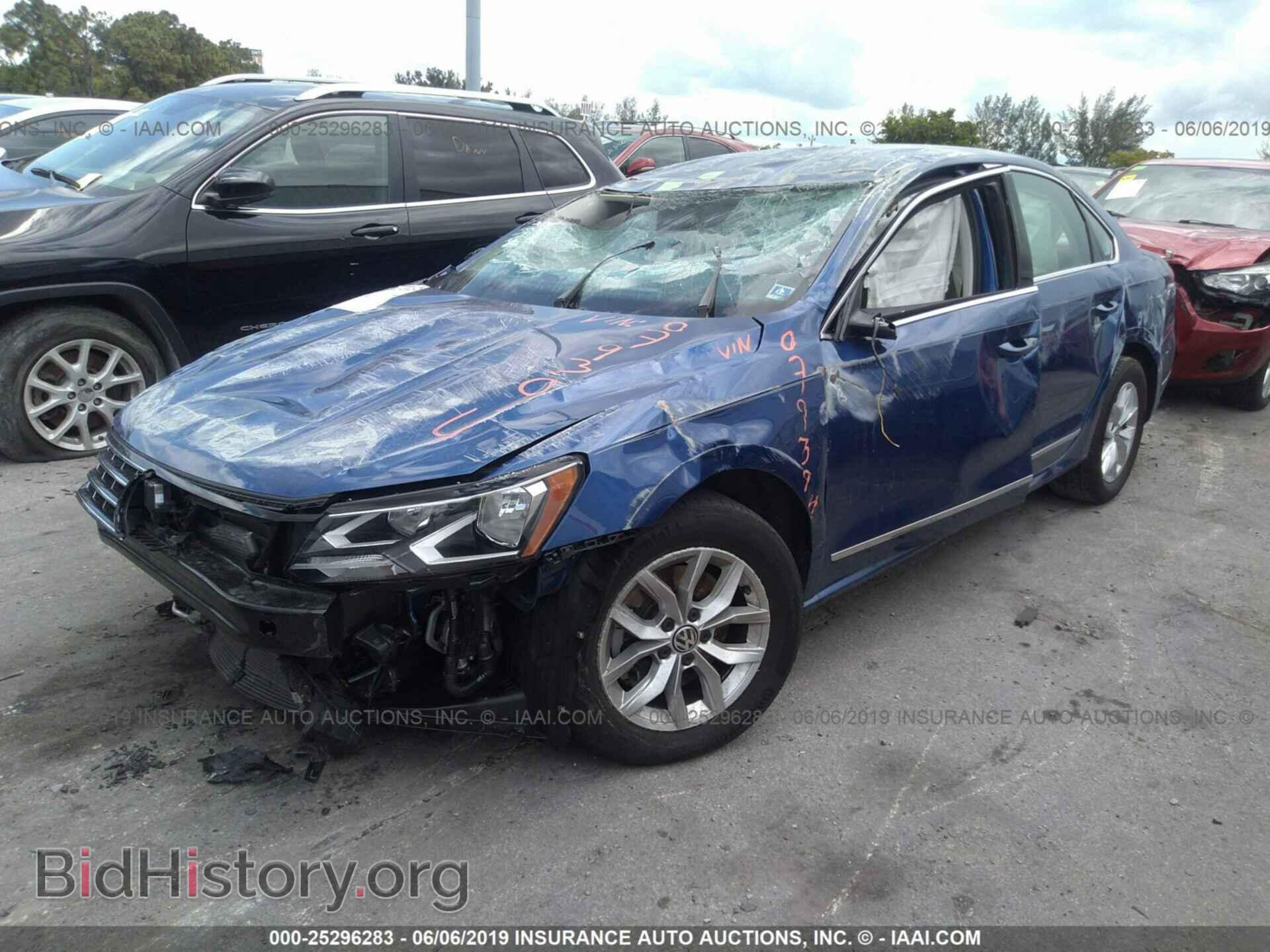 2017 VOLKSWAGEN PASSAT - VIN: 1VWAT7A35HC079394 - Фото 2