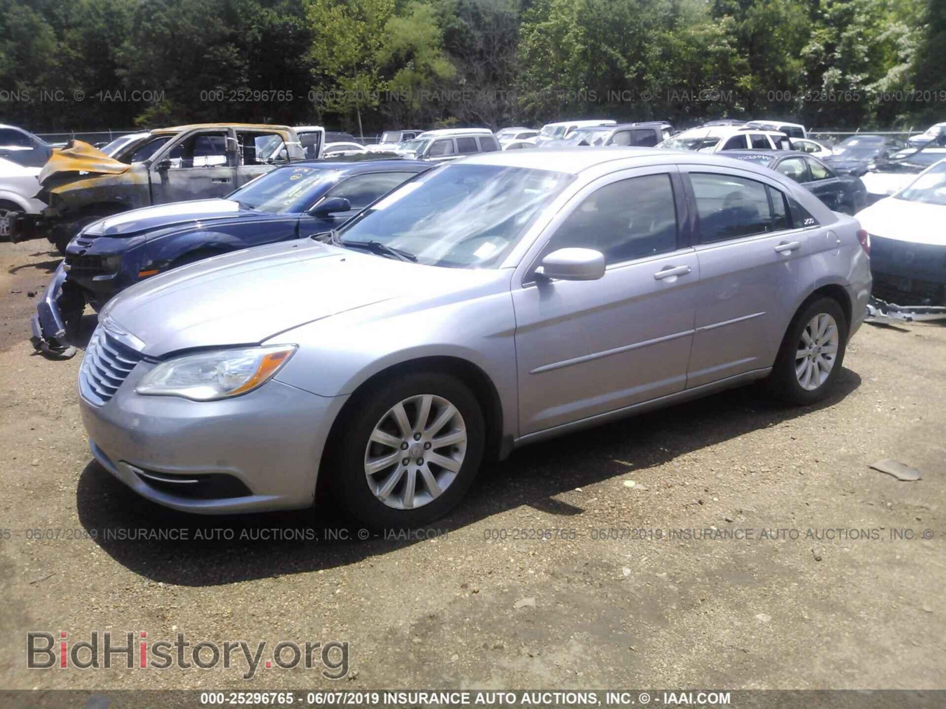 2013 CHRYSLER 200 - VIN: 1C3CCBBB4DN732594 - Фото 2