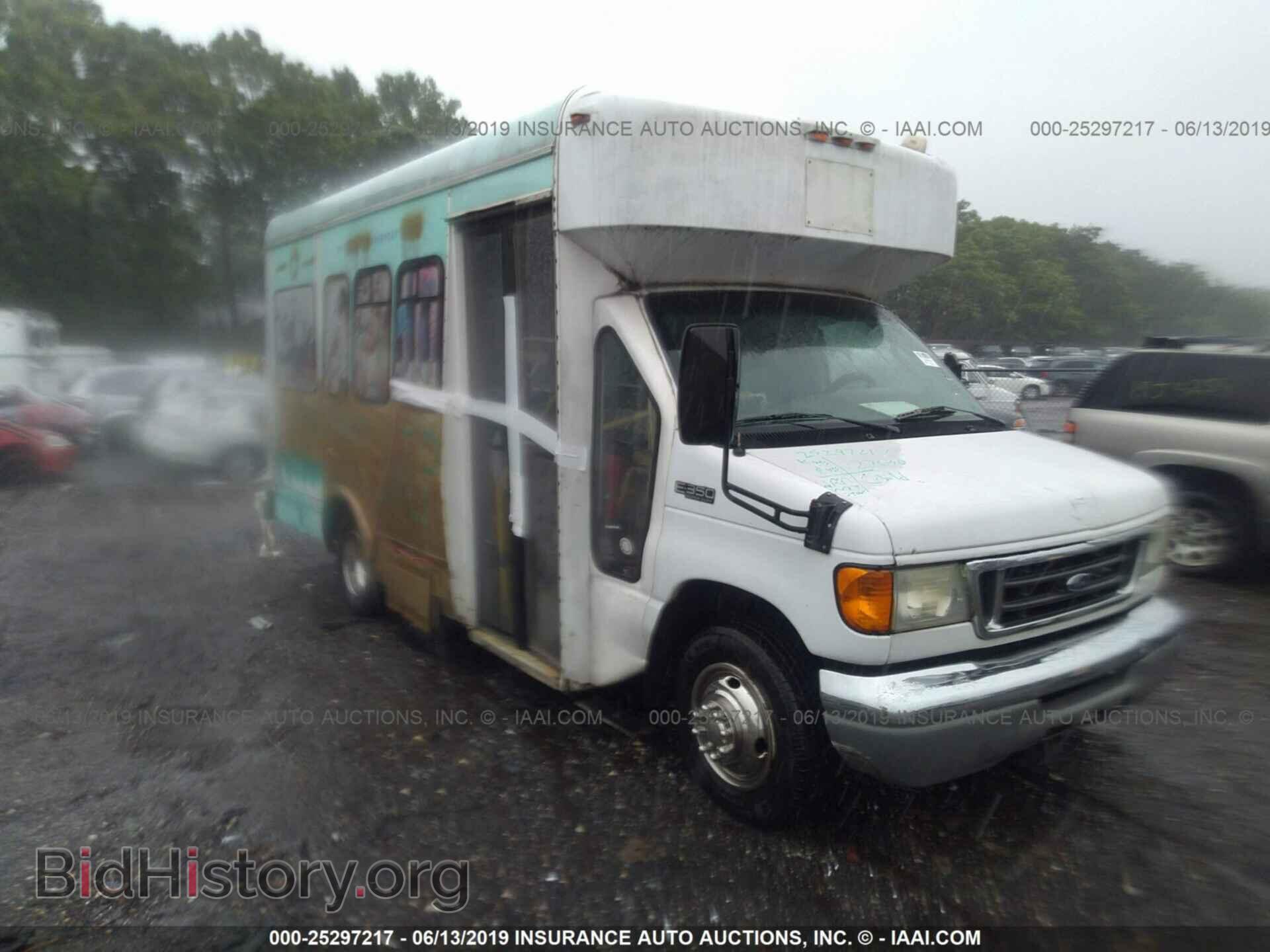 Photo 1FDWE35P64HB17832 - FORD ECONOLINE 2004
