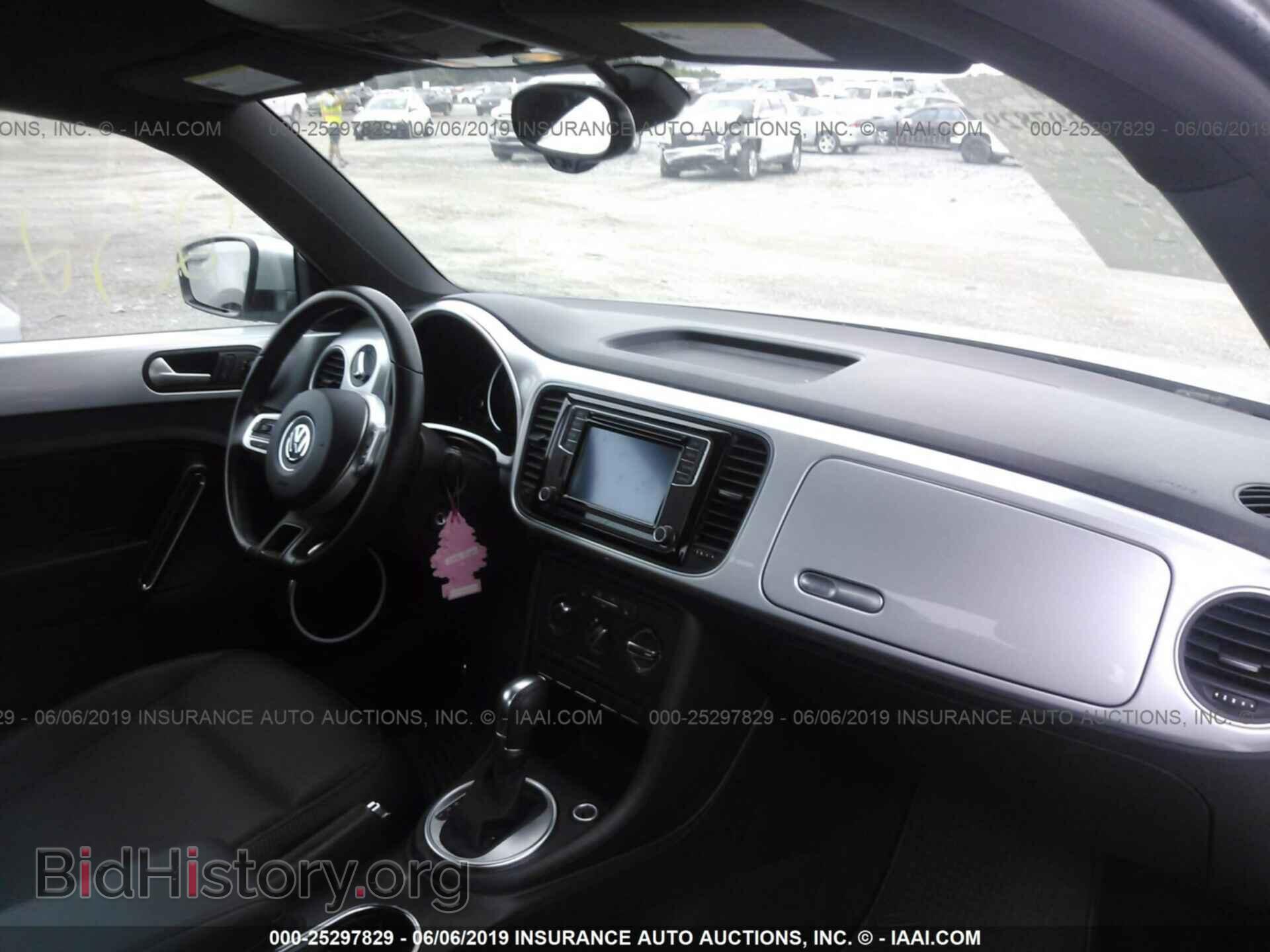 2016 VOLKSWAGEN BEETLE - VIN: 3VWJ17AT0GM615607 - Фото 5