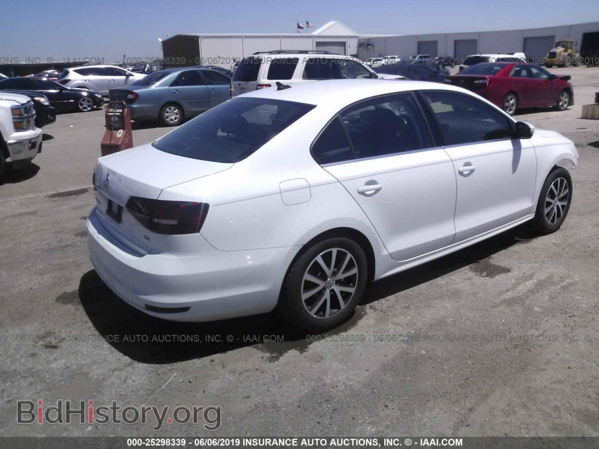 2017 VOLKSWAGEN JETTA - VIN: 3VWDB7AJ0HM395251 - Photo 4