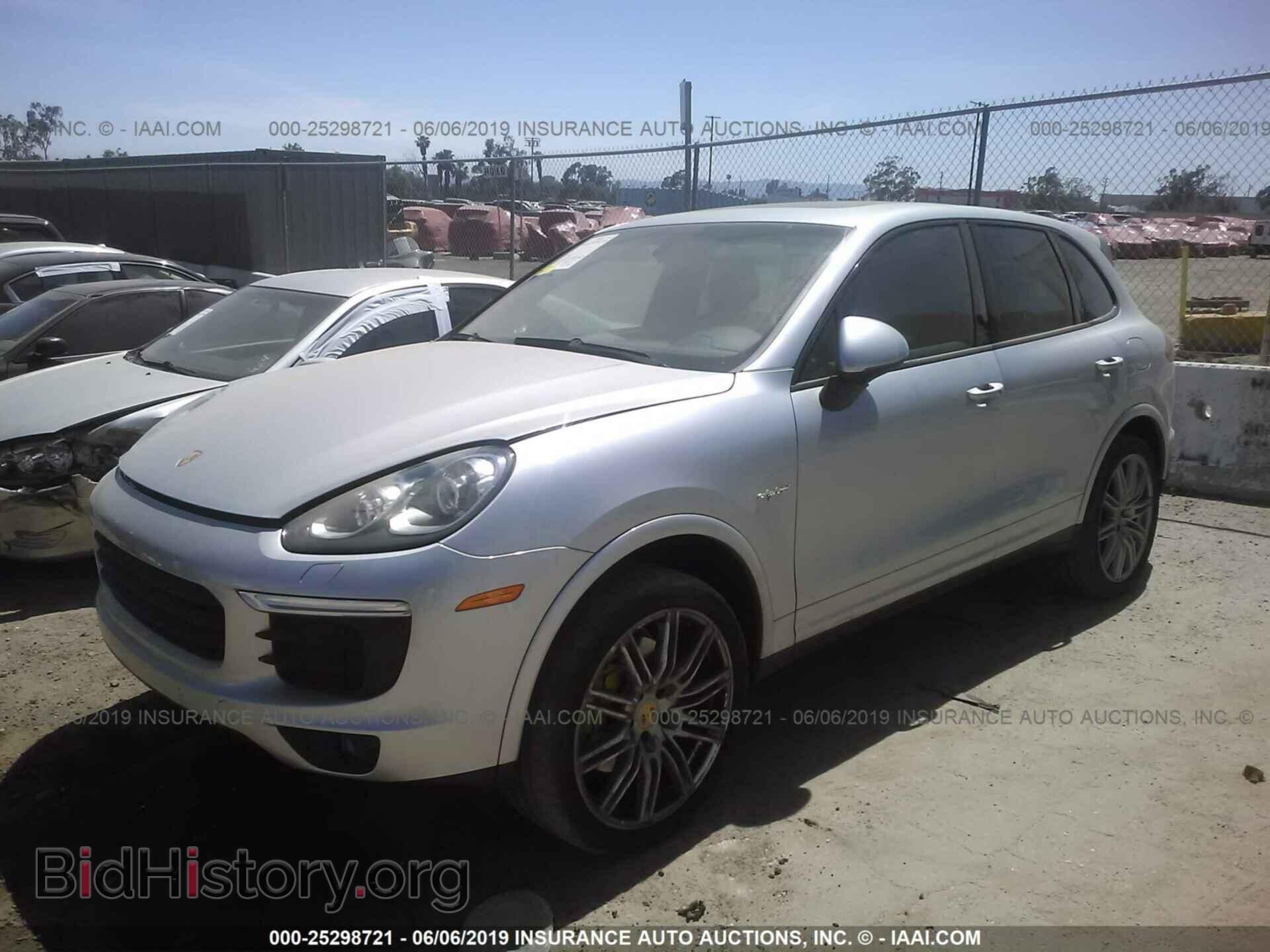 2017 PORSCHE CAYENNE - VIN: WP1AE2A21HLA75557 - Фото 2