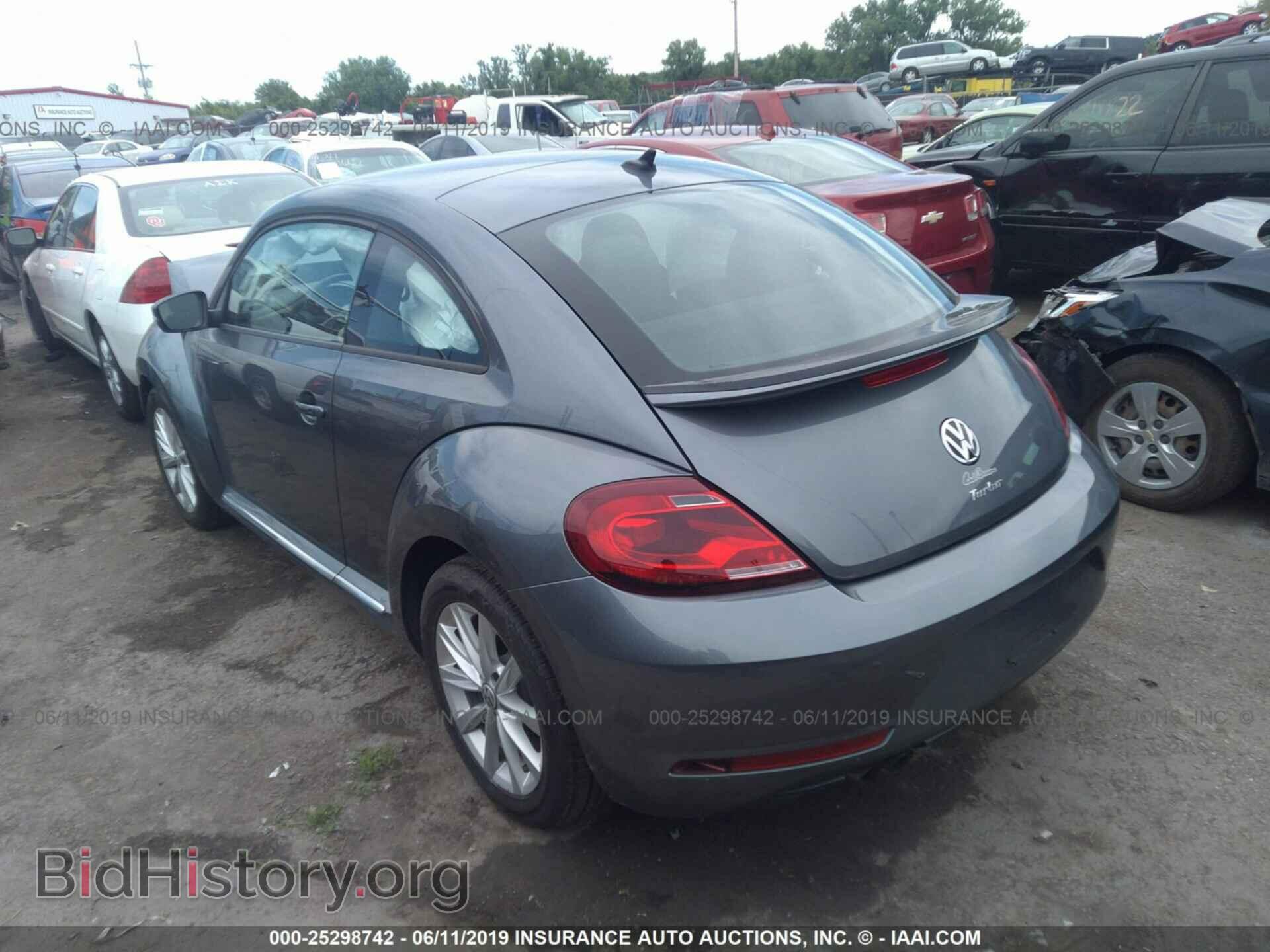 2018 VOLKSWAGEN BEETLE - VIN: 3VWFD7AT1JM703294 - Фото 3