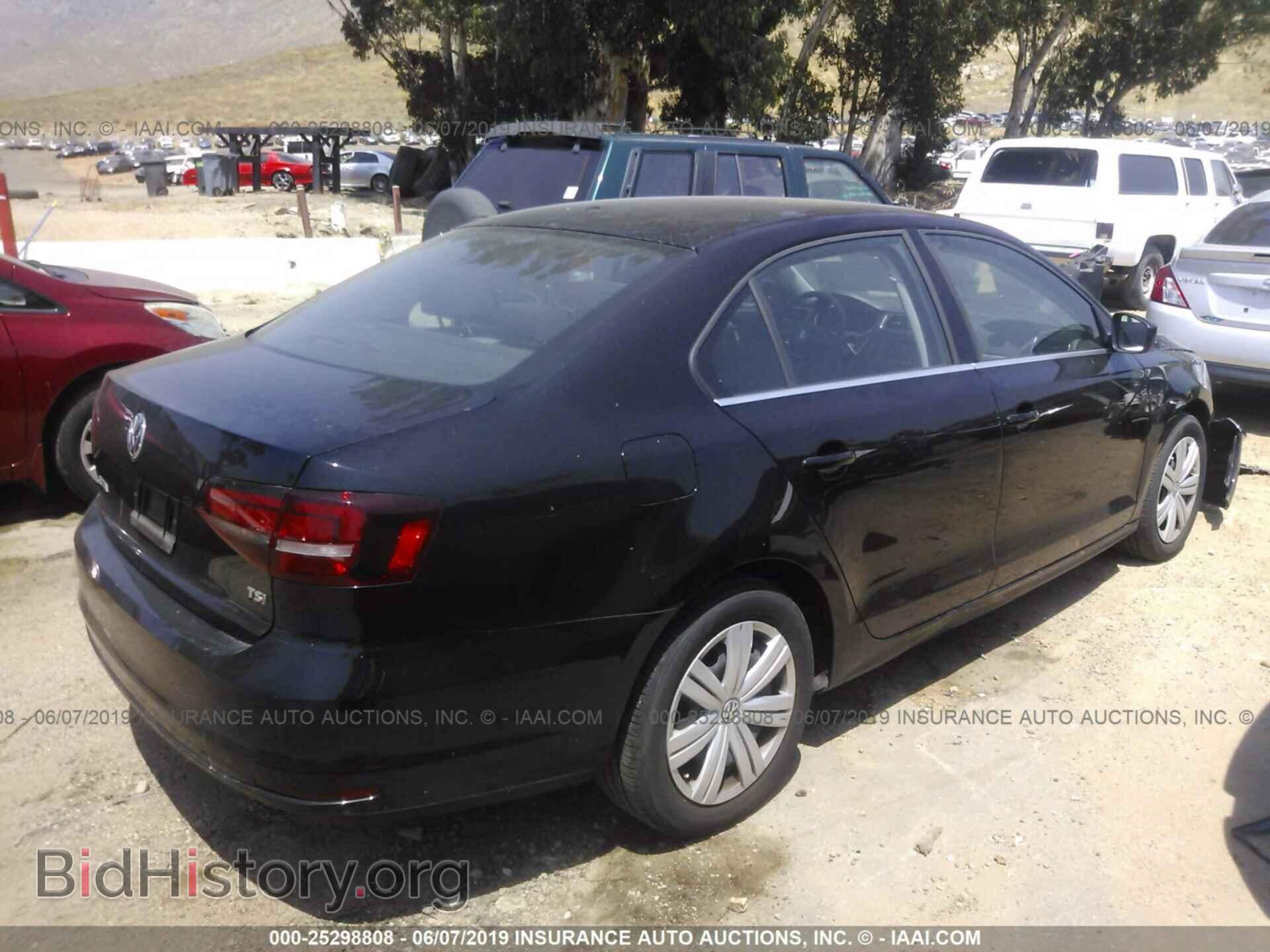 2017 Volkswagen Jetta - VIN: 3VW2B7AJ9HM264472 - Фото 4