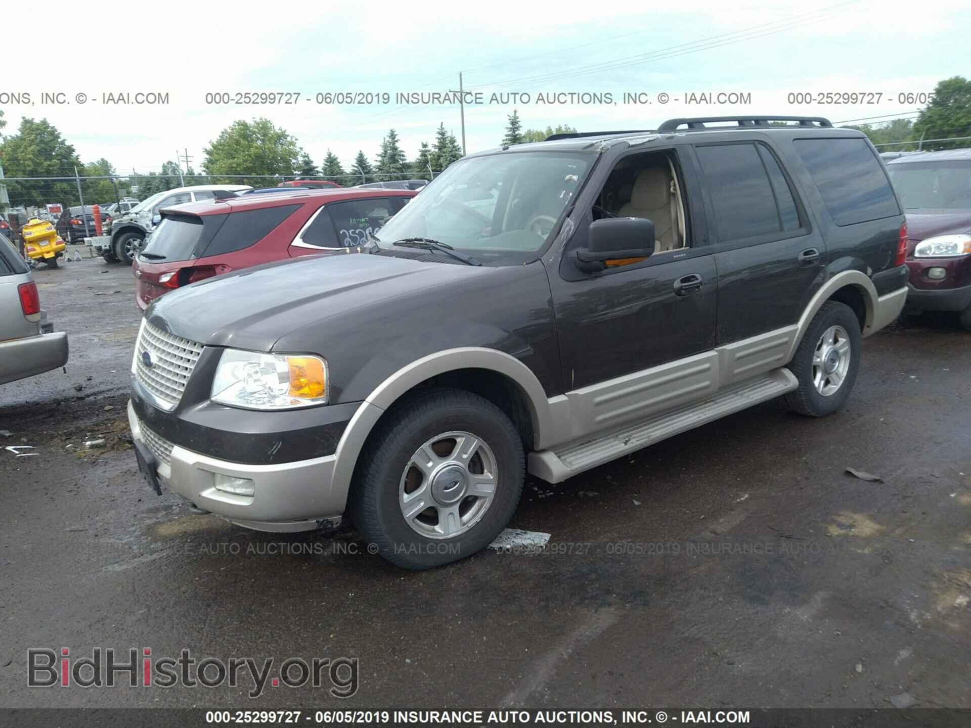 2005 Ford Expedition - VIN: 1FMFU18515LA22742 - Фото 2