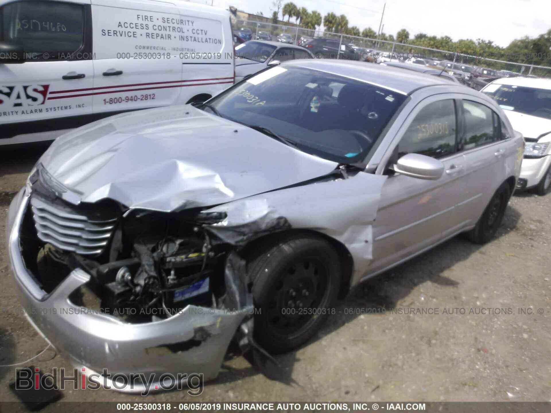 2012 CHRYSLER 200 - VIN: 1C3CCBAB1CN272990 - Фото 2
