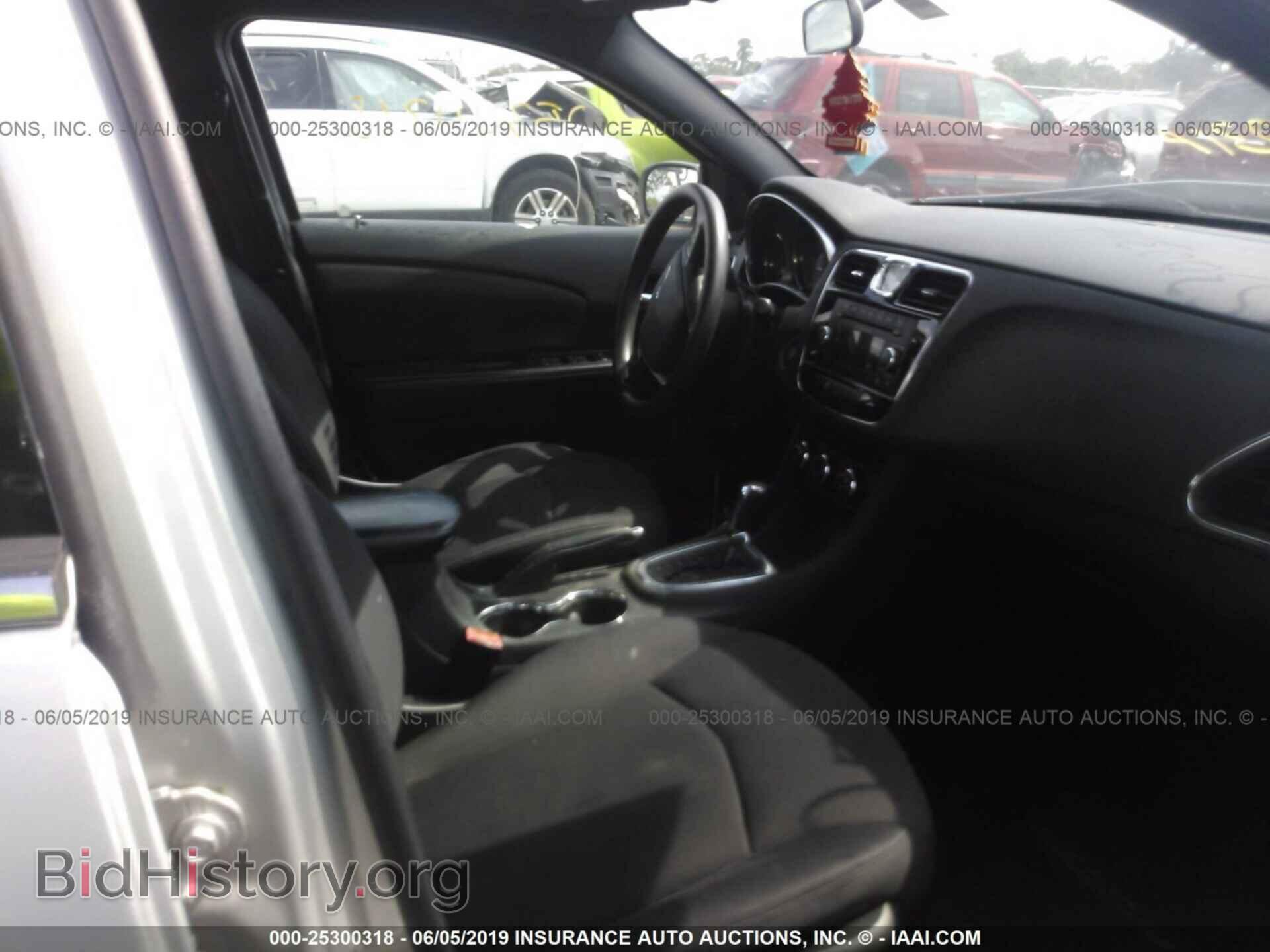 2012 CHRYSLER 200 - VIN: 1C3CCBAB1CN272990 - Фото 5