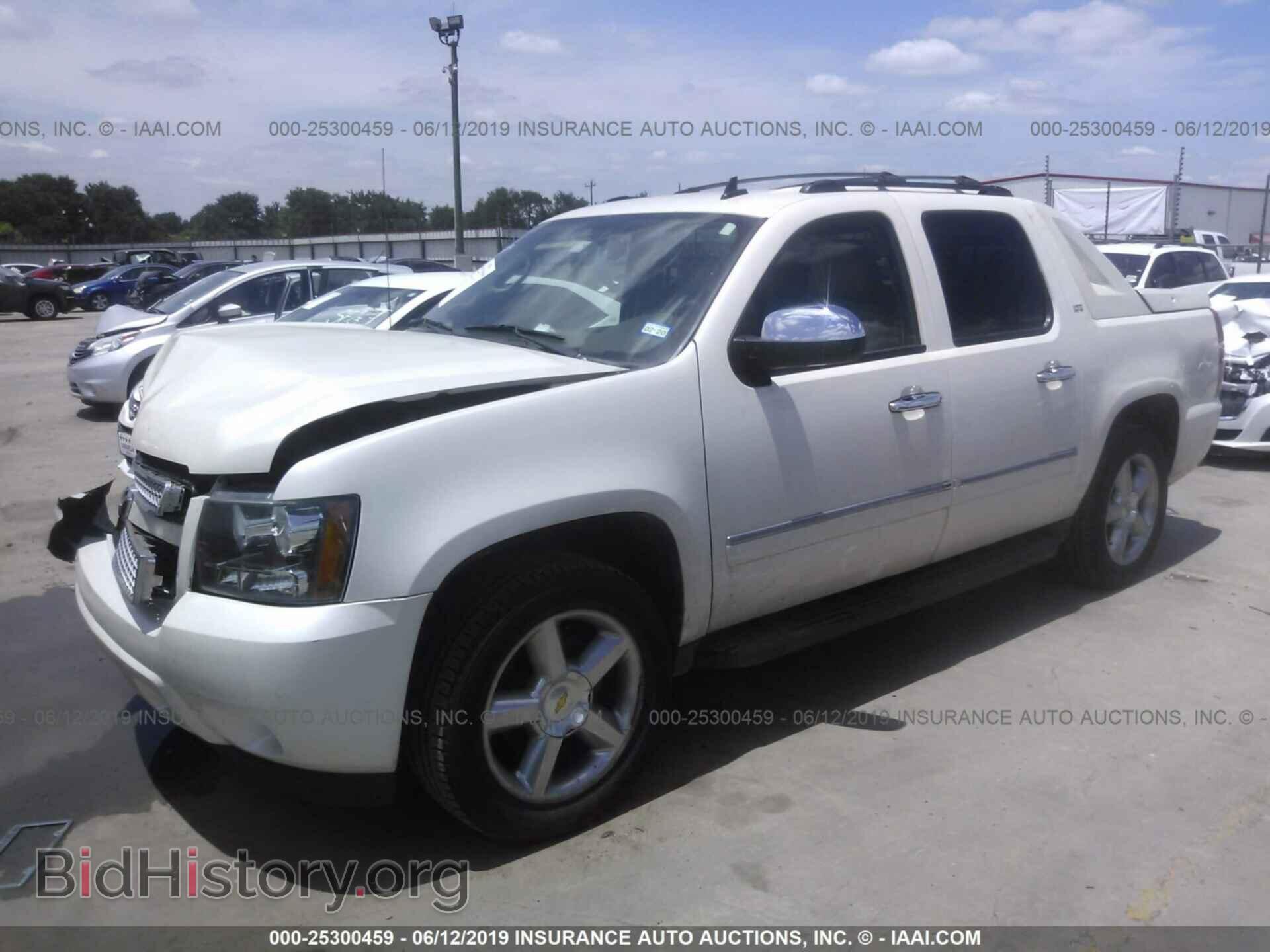 2011 CHEVROLET AVALANCHE - VIN: 3GNMCGE01BG404215 - Фото 2